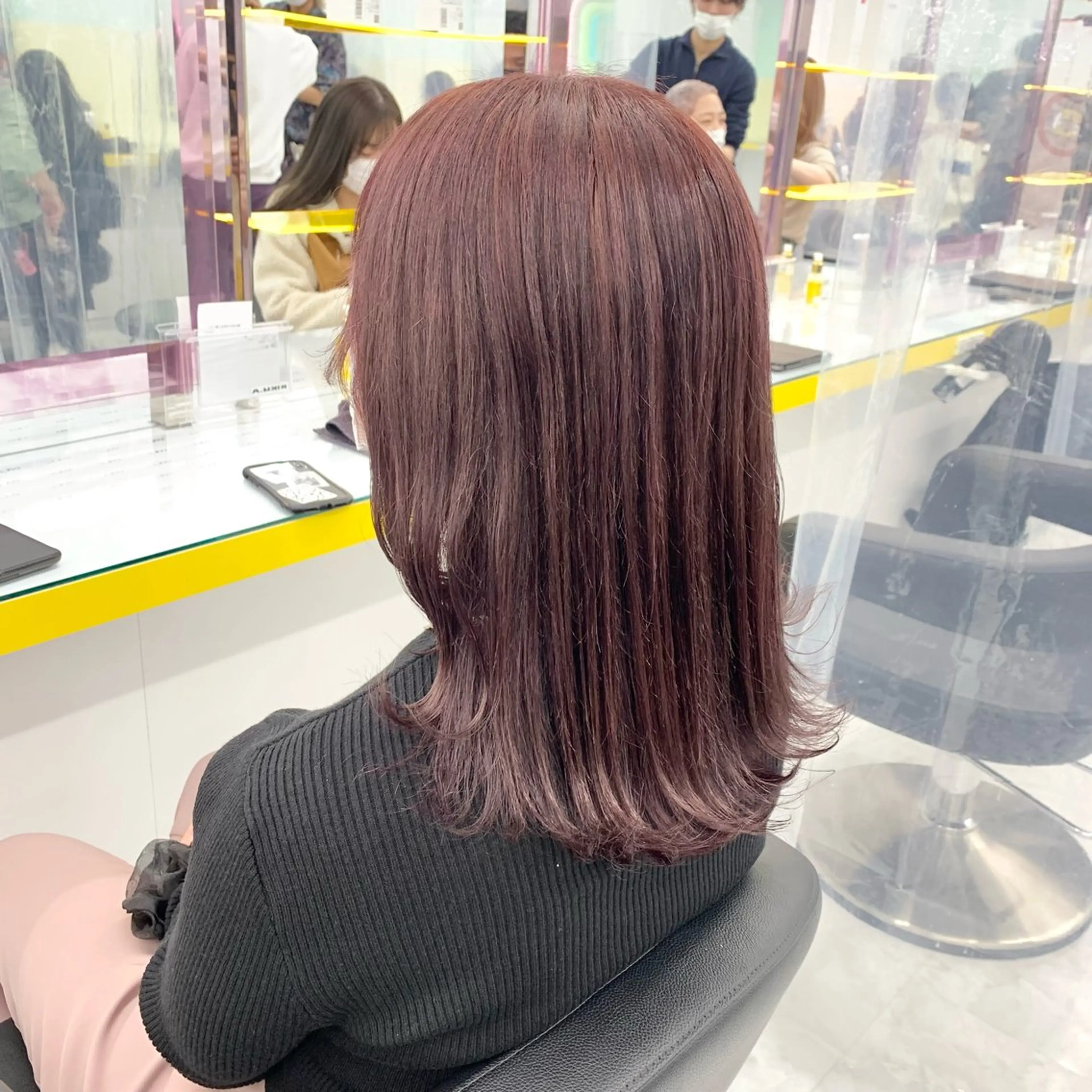 ミディアム カラー ヘアアレンジ グレージュ ラベンダーカラー ラベンダーグレージュ ラベンダーグレー ヘアカラー パーマ トリートメント ヘッドスパ ヘアセット 顔まわりカット の達人のヘアスタイル