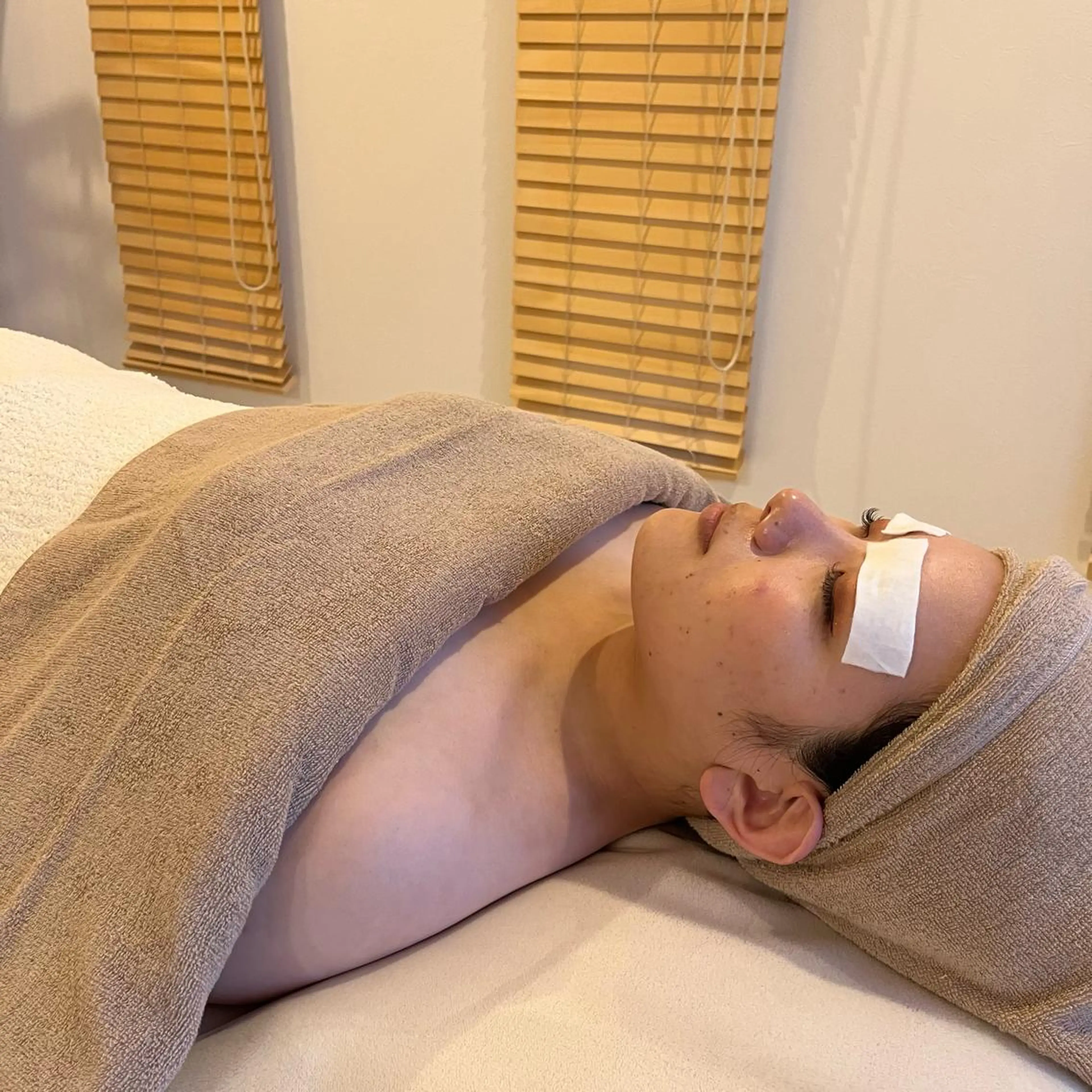 ハリウッドブロウリフト＋肩首凝りマッサージの写真