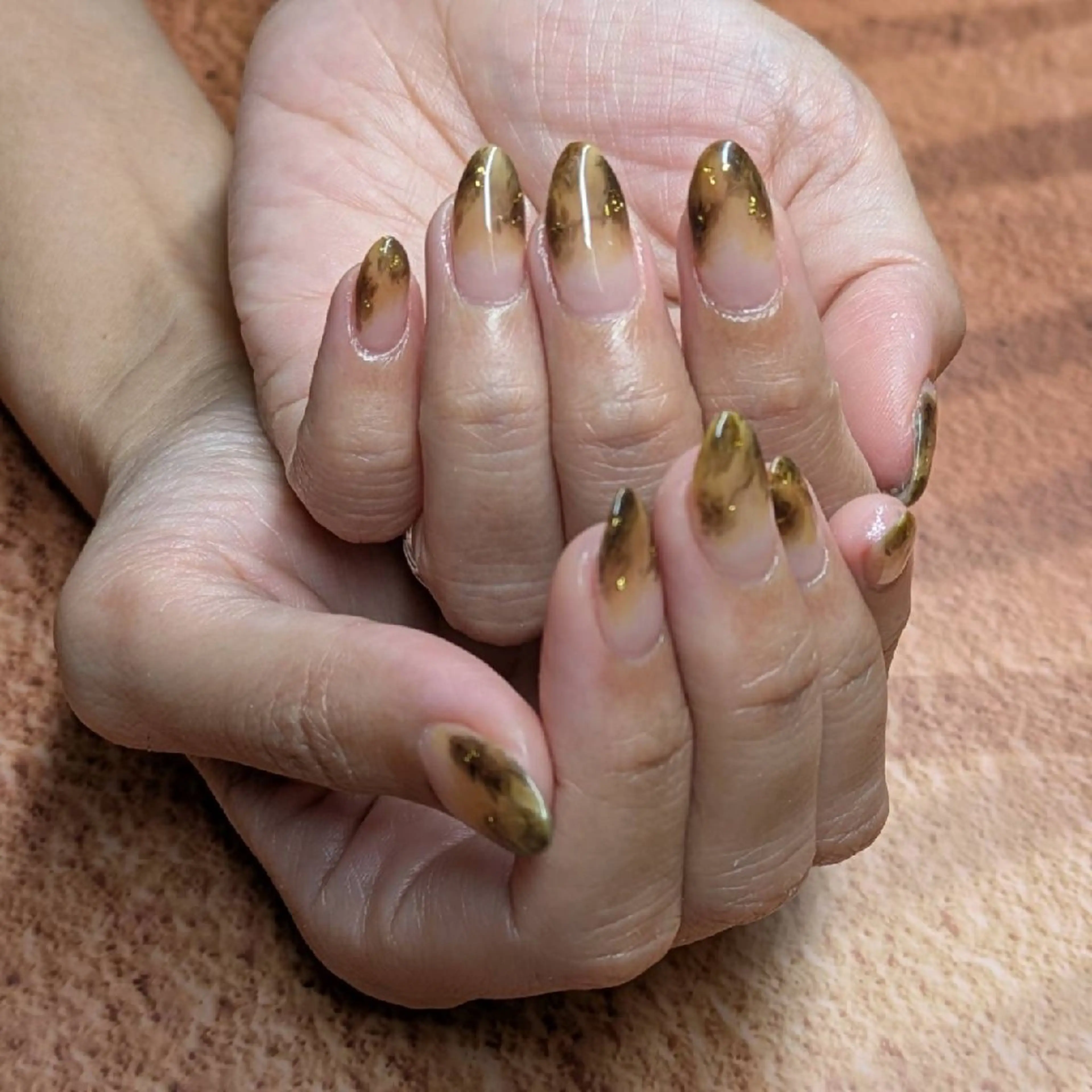 ネイル べっ甲ネイル ハンドネイル ネイルサロンベルティ .keikoのネイルデザイン