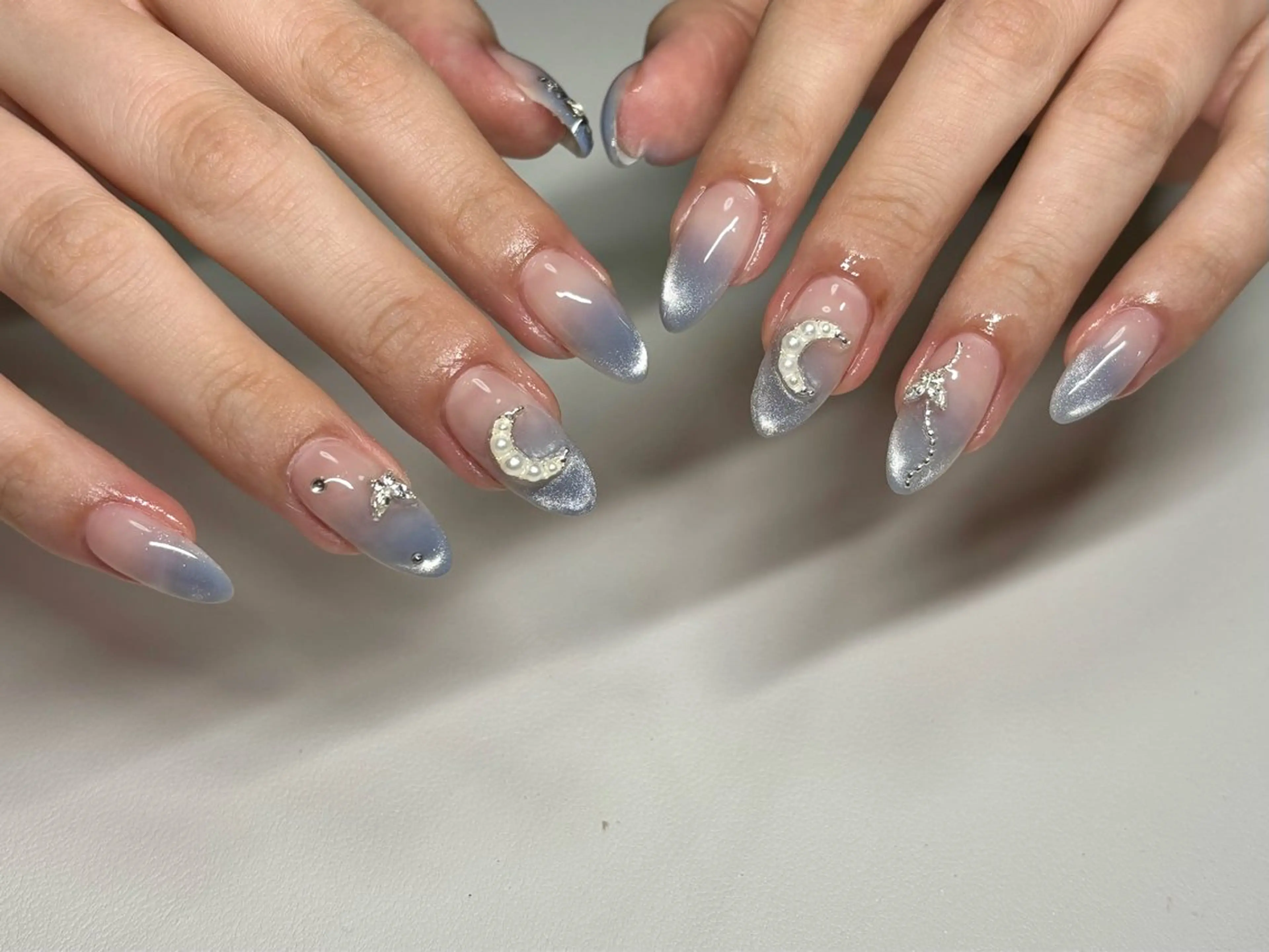 ネイル フレンチネイル グラデーション マグネットネイル マグネットフレンチ ハンドネイル nayu nailのネイルデザイン