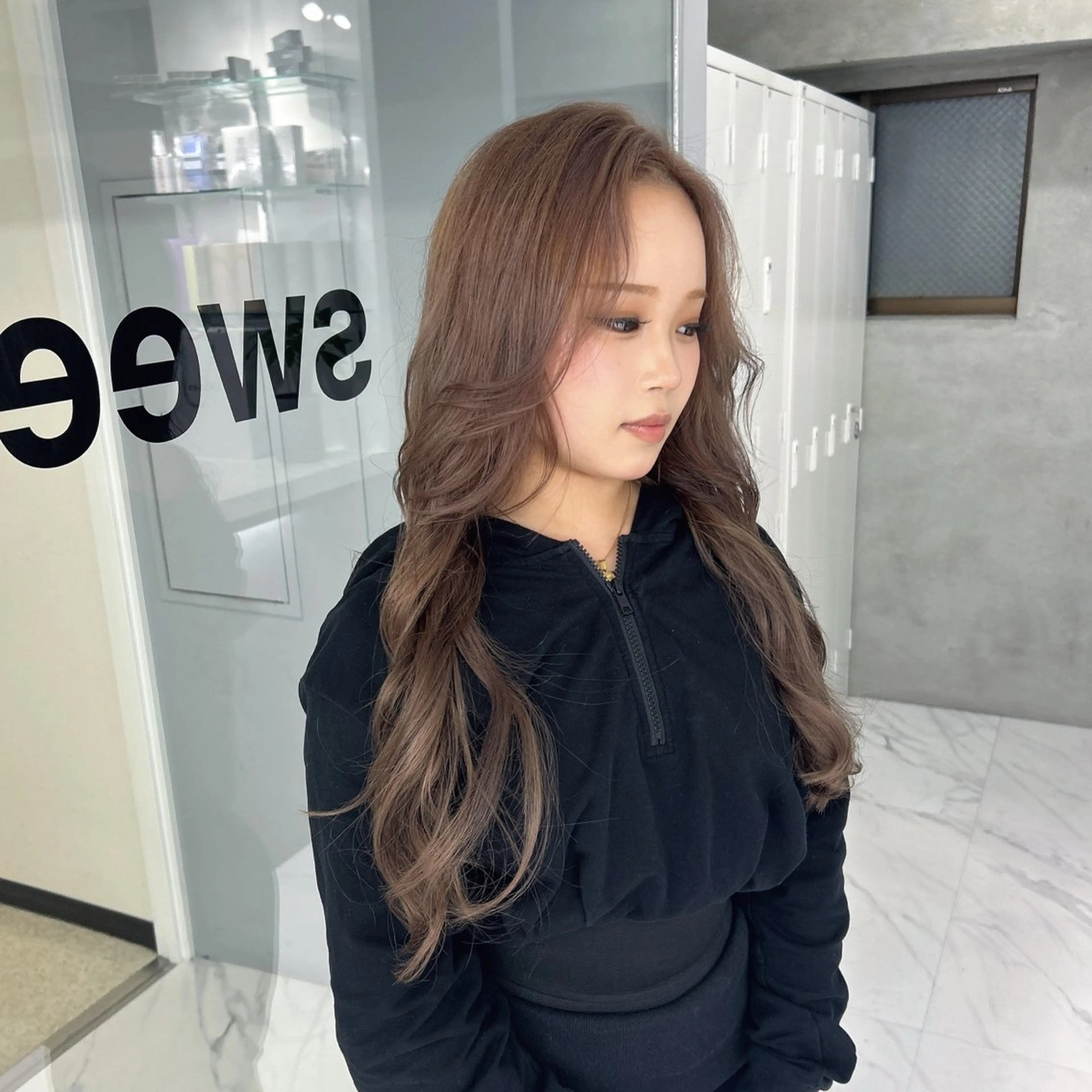 ロング カラー ベージュカラー ブリーチ ケアブリーチ ハイトーンカラー ミルクティーベージュ カット ヘアカラー トリートメント shizuna/天神 /メンズ/ボブのヘアスタイル