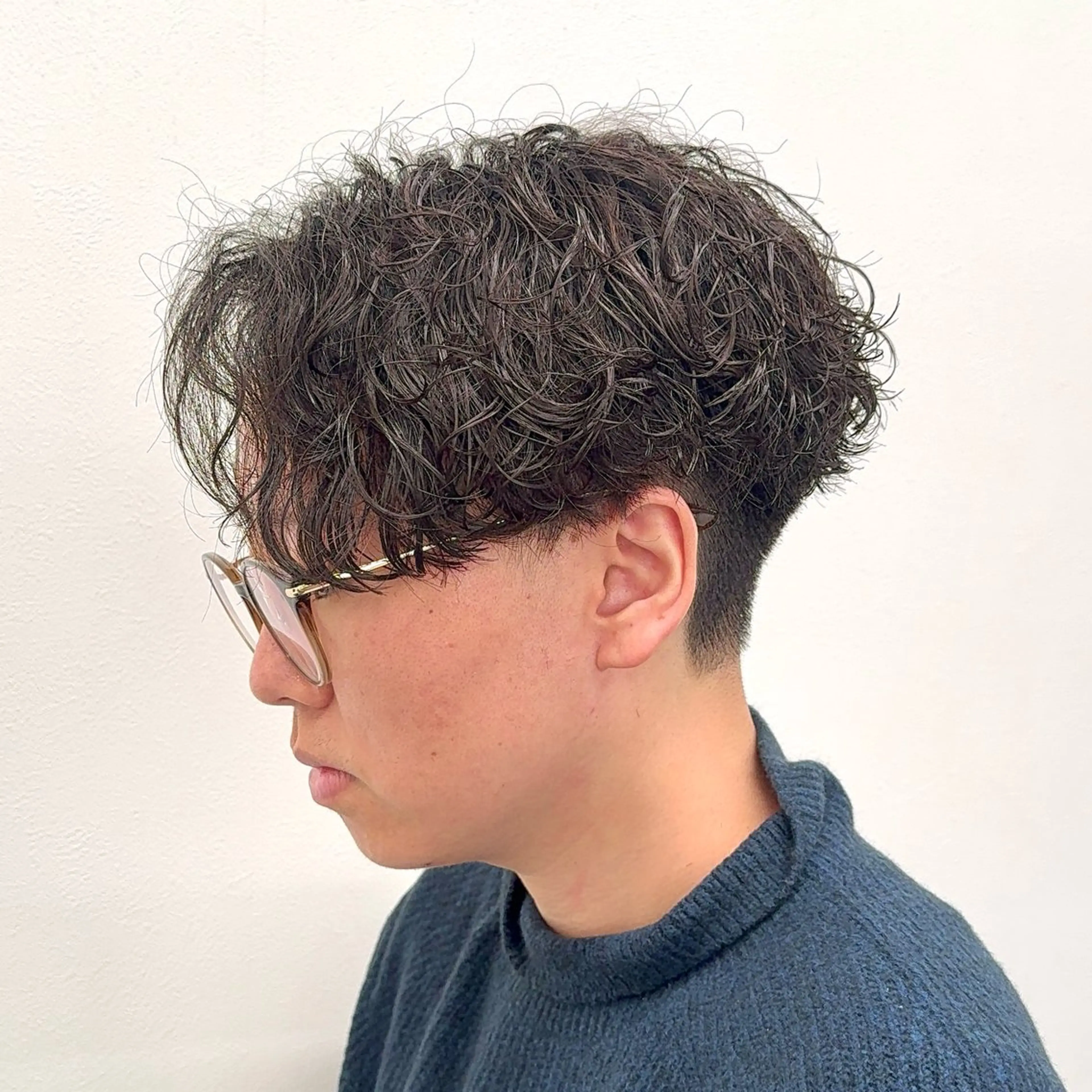 ショート パーマ ヘアアレンジ メンズ メンズパーマ 波巻きパーマ 顔まわりカット の達人のヘアスタイル