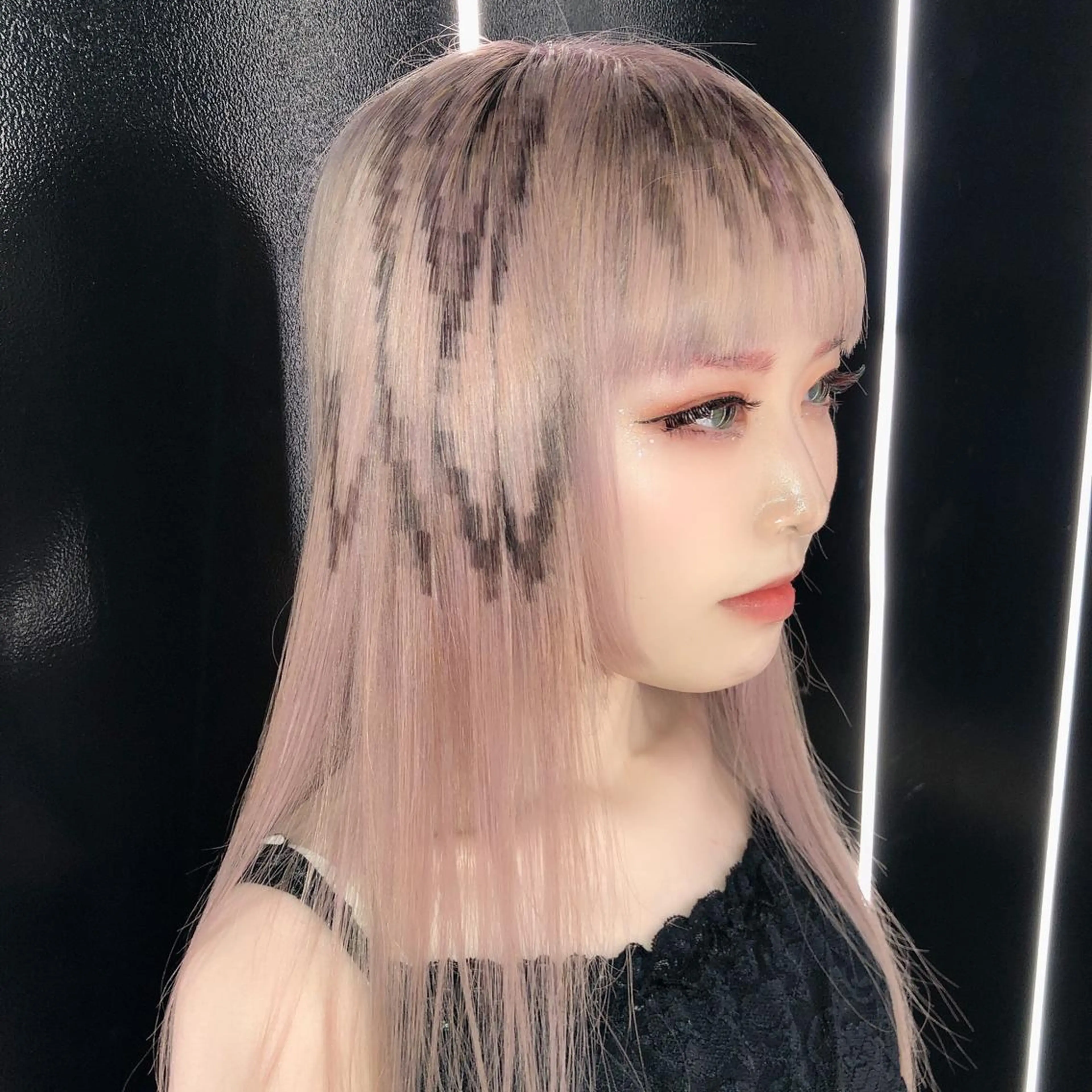 ロング カラー ピンクカラー シルバー 森本 笑のヘアスタイル