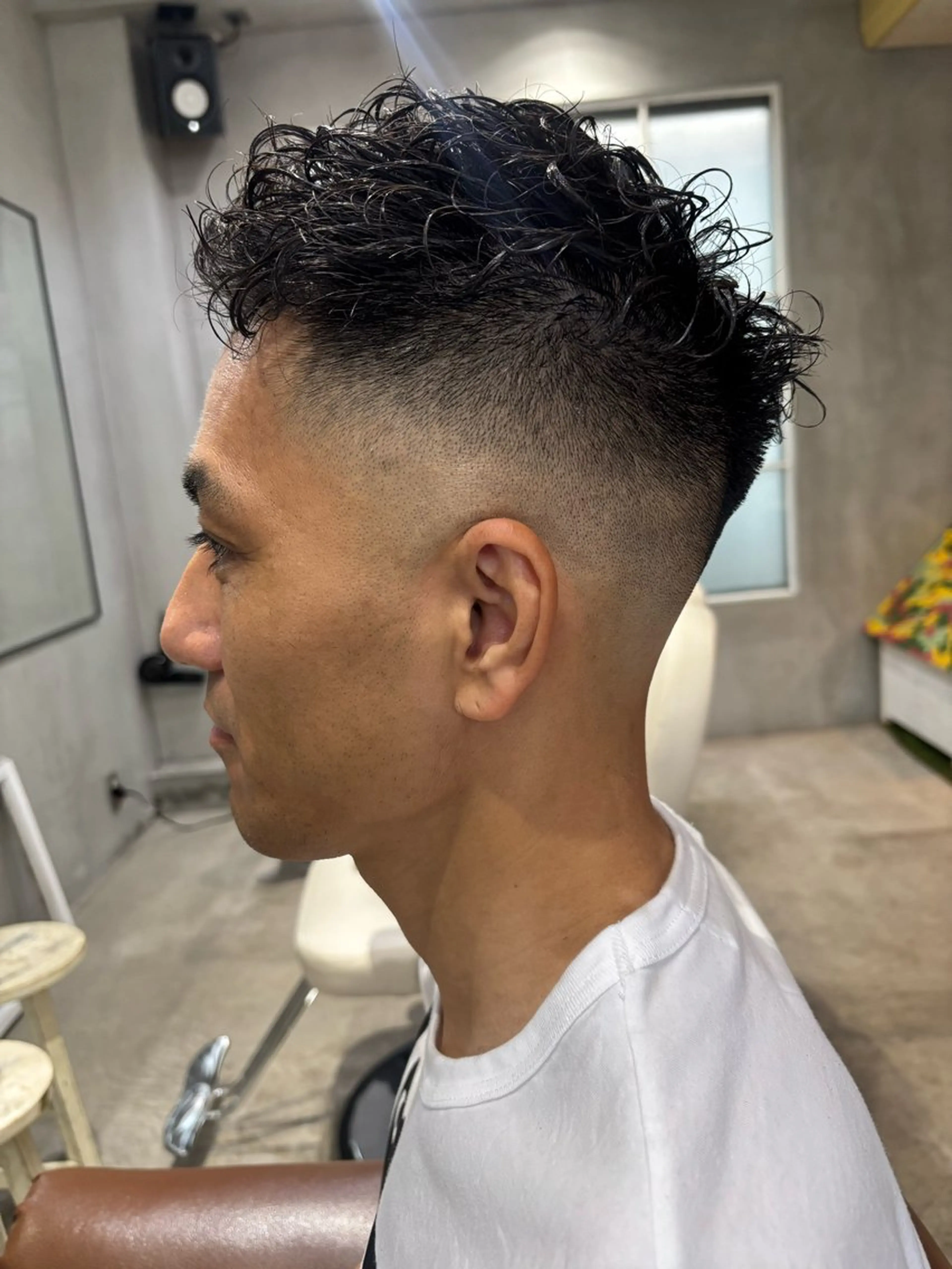 ショート パーマ メンズ センターパート フェードカット 刈り上げ ショートヘア 中目黒メンズ刈り上げ Harunaのヘアスタイル