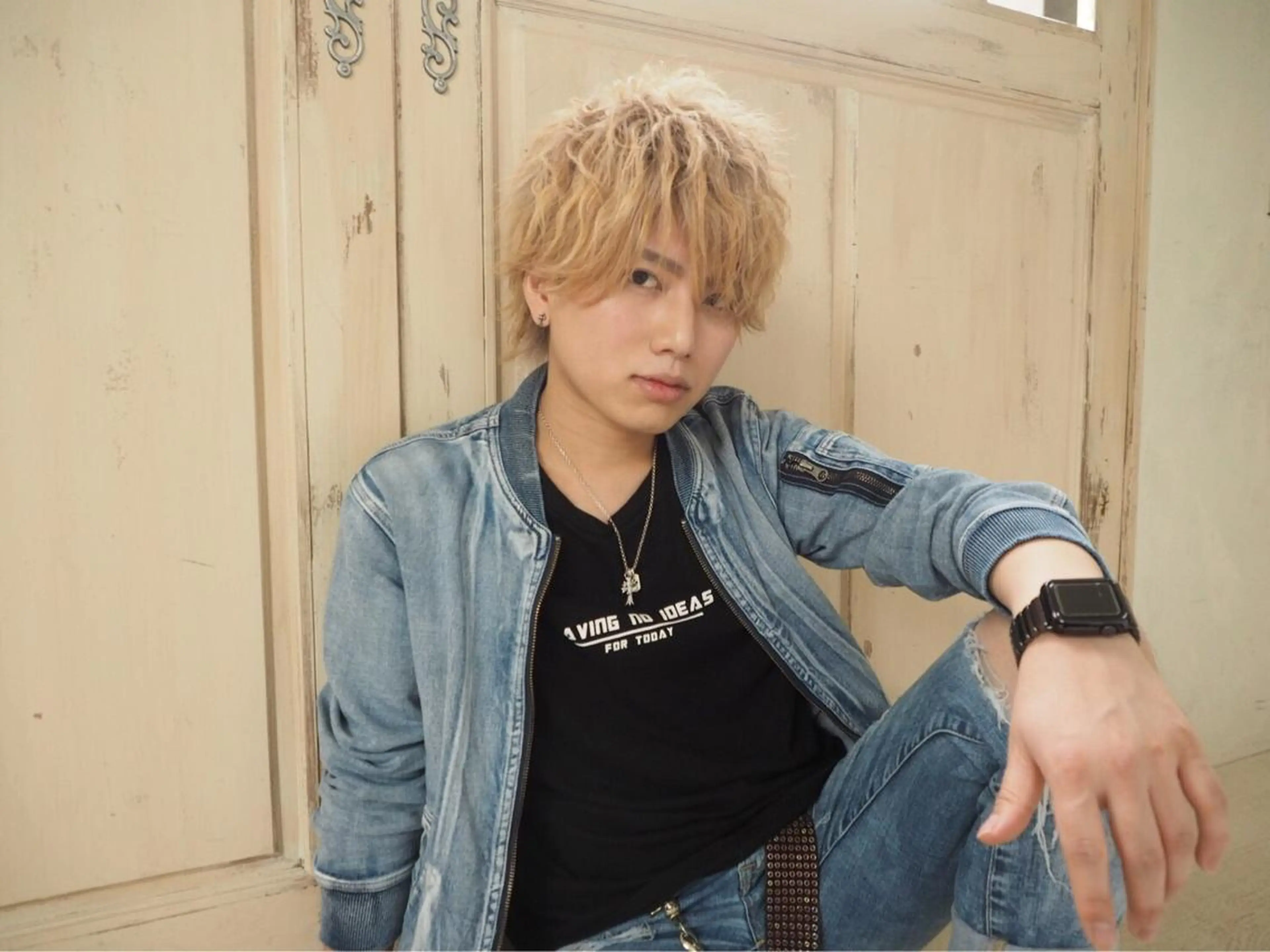 ショート カラー メンズ メンズハイトーン ダブルカラー ハイトーンカラー 假屋 航のヘアスタイル