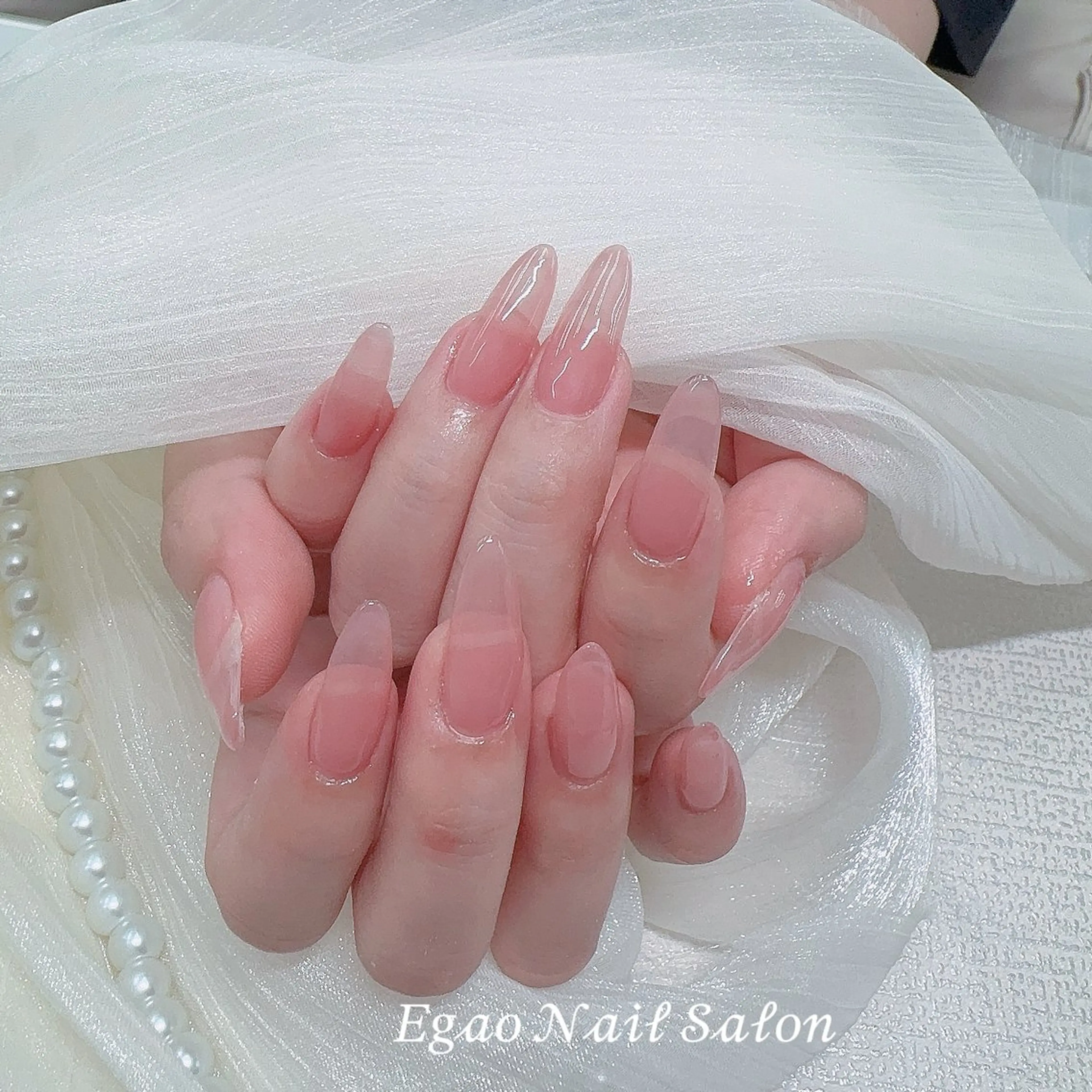 【新規ソフトジェルオフ無料】チップ長さ出しワンカラー/ラメの写真