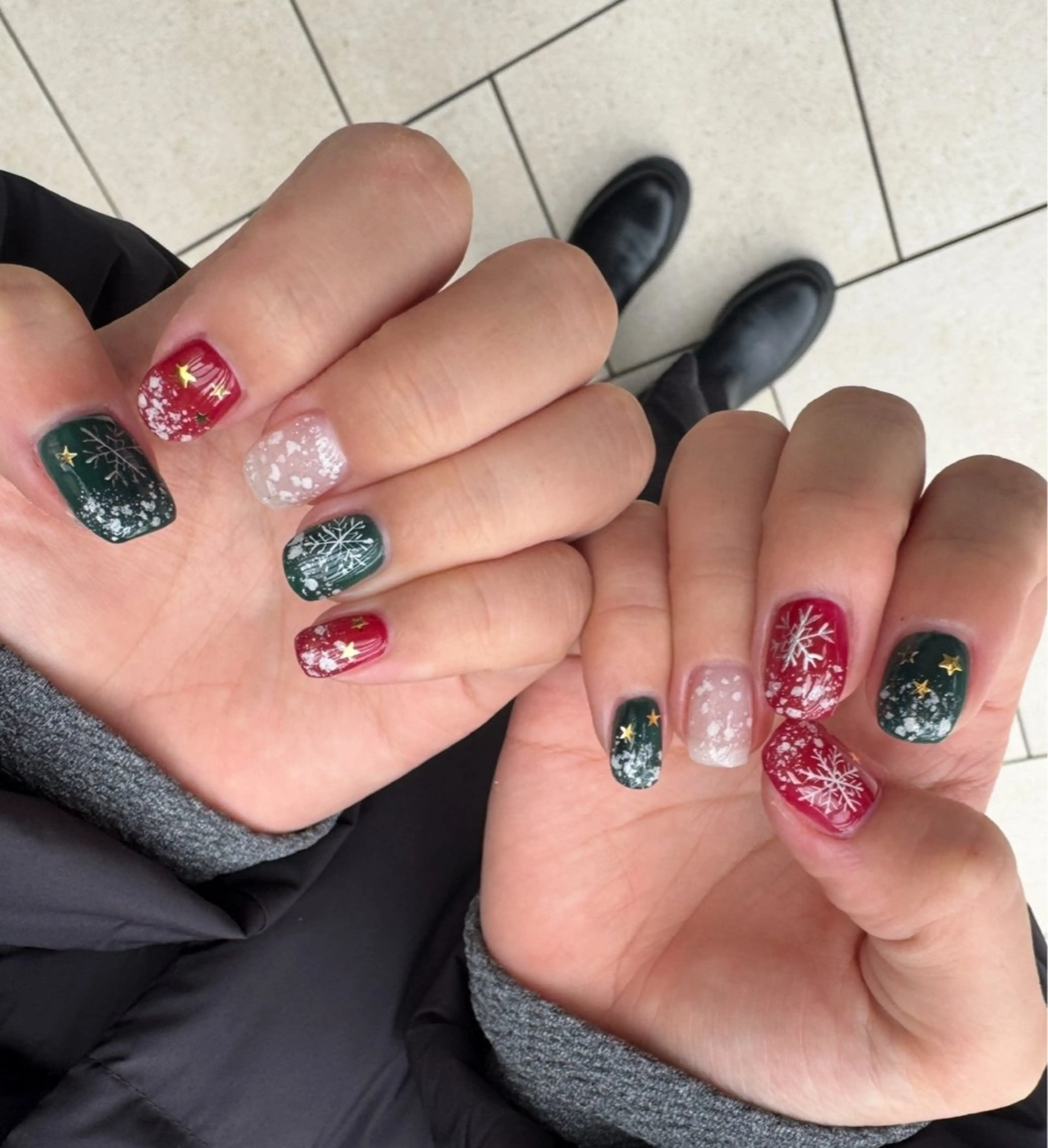 ネイル キラキラネイル ニュアンスネイル オフィスネイル シンプルネイル 冬ネイル Lililas サロン&スクールのネイルデザイン