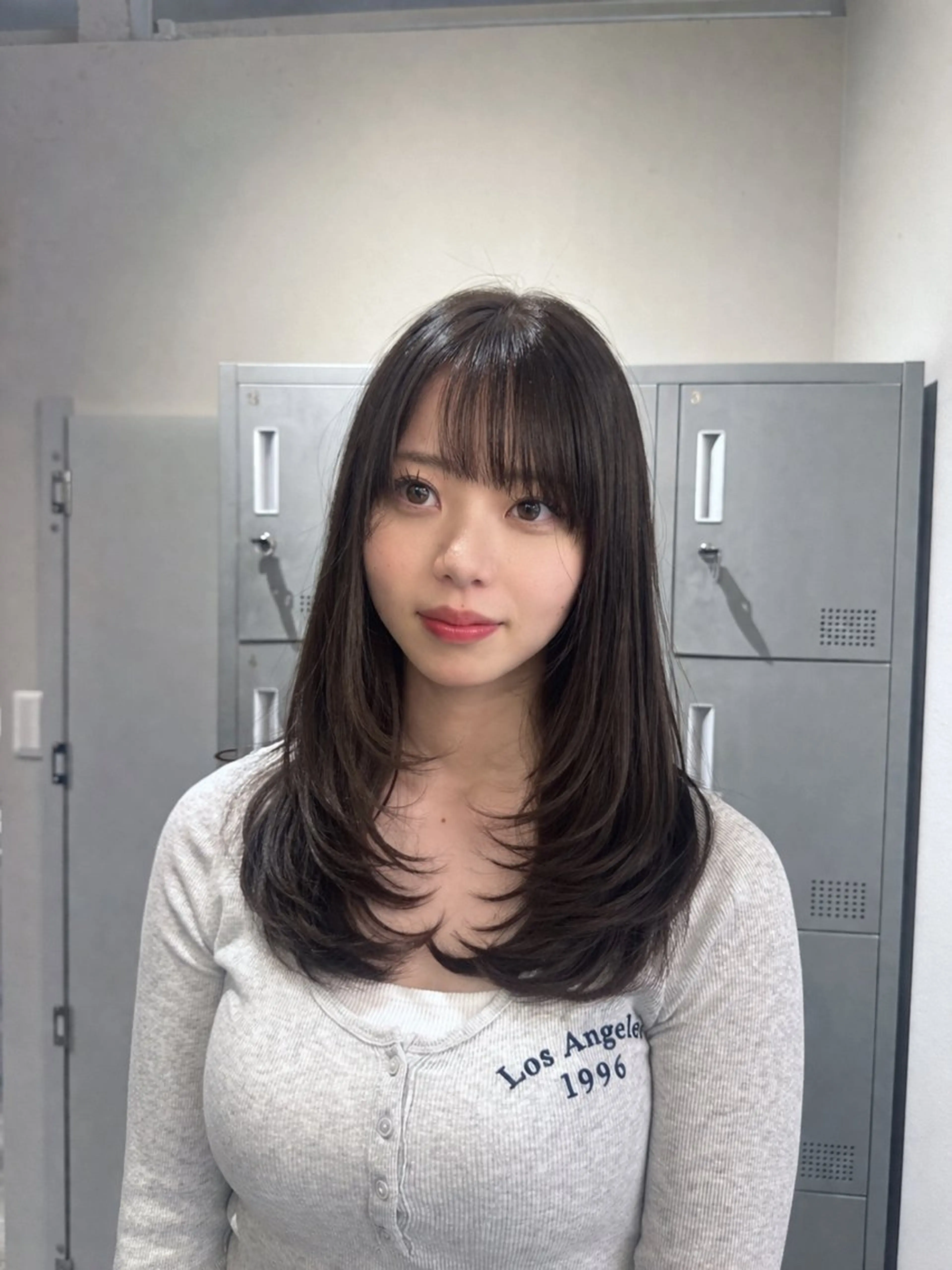 セミロング 透け感オリーブ/レイ ヤーカット/KaHoのヘアスタイル