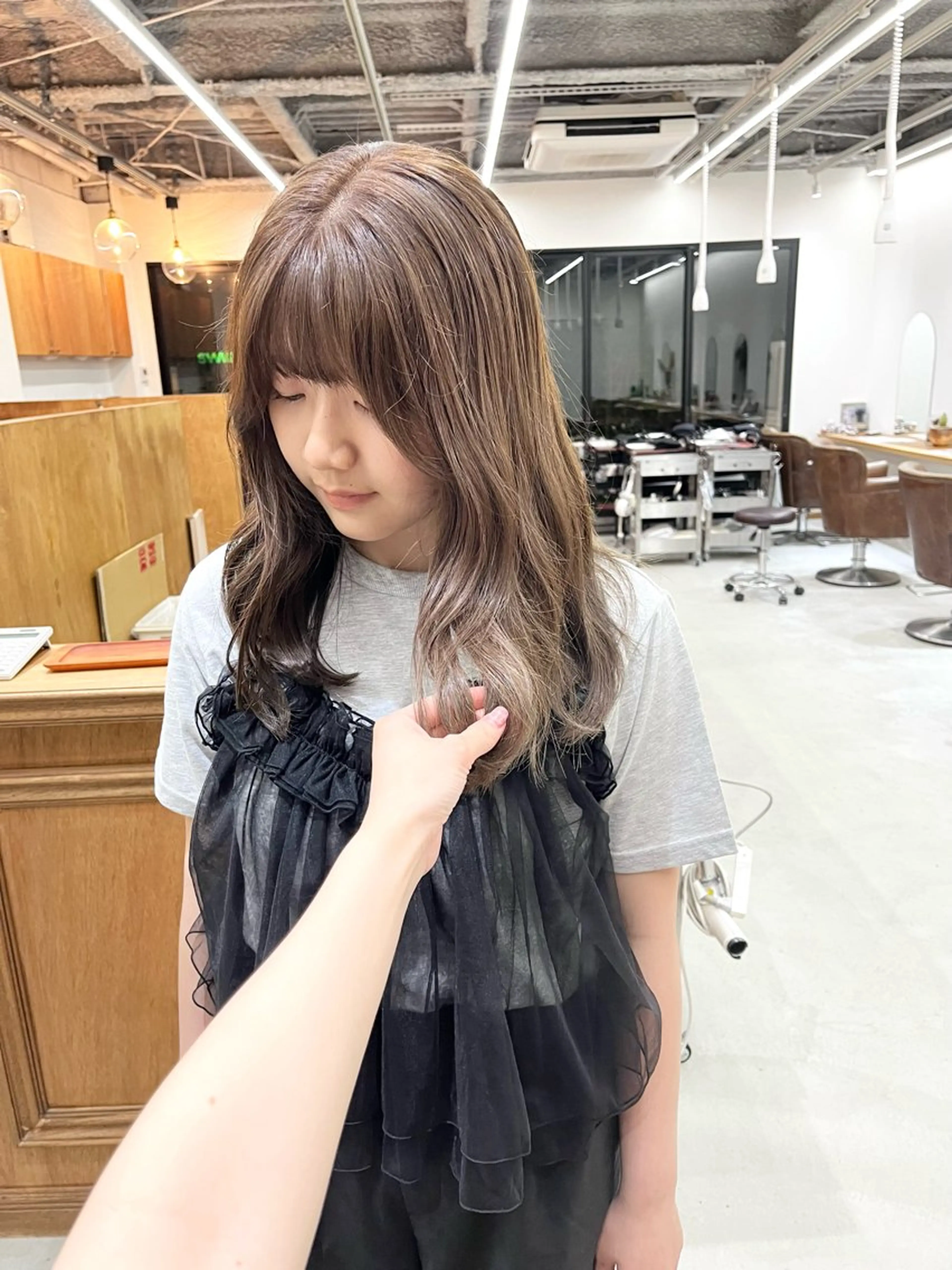 セミロング カラー ベージュカラー ブリーチ ダブルカラー ブリーチなしカラー サイドバング カット ヘアカラー トリートメント esu西梅田所属・ena/ブリーチなし 透明感・レイヤー🎀のヘアスタイル