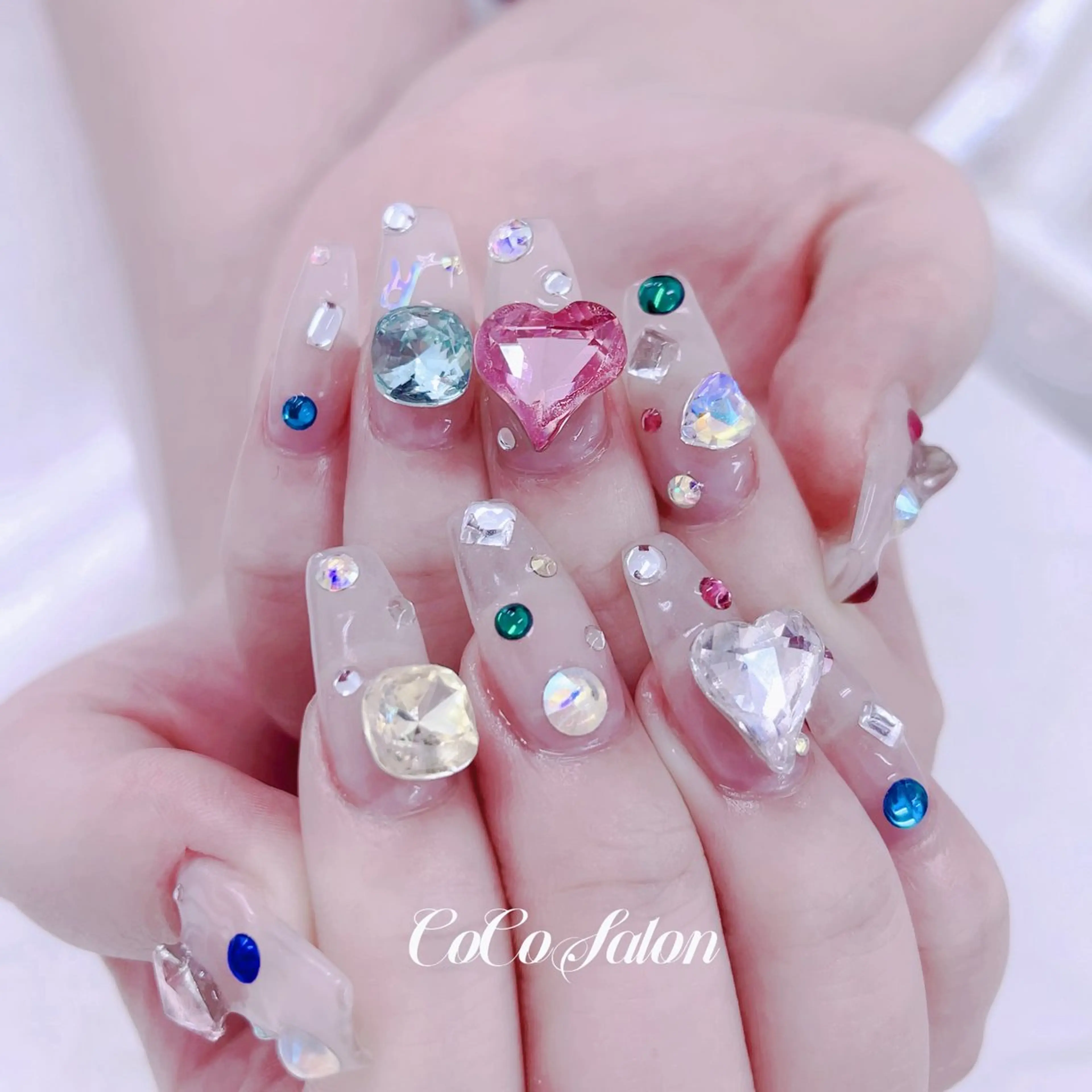 ネイル 長さ出し ジェルネイル ゴージャス ハート キラキラネイル ハンドネイル CoCoSalon ネイル/まつ毛予約のネイルデザイン