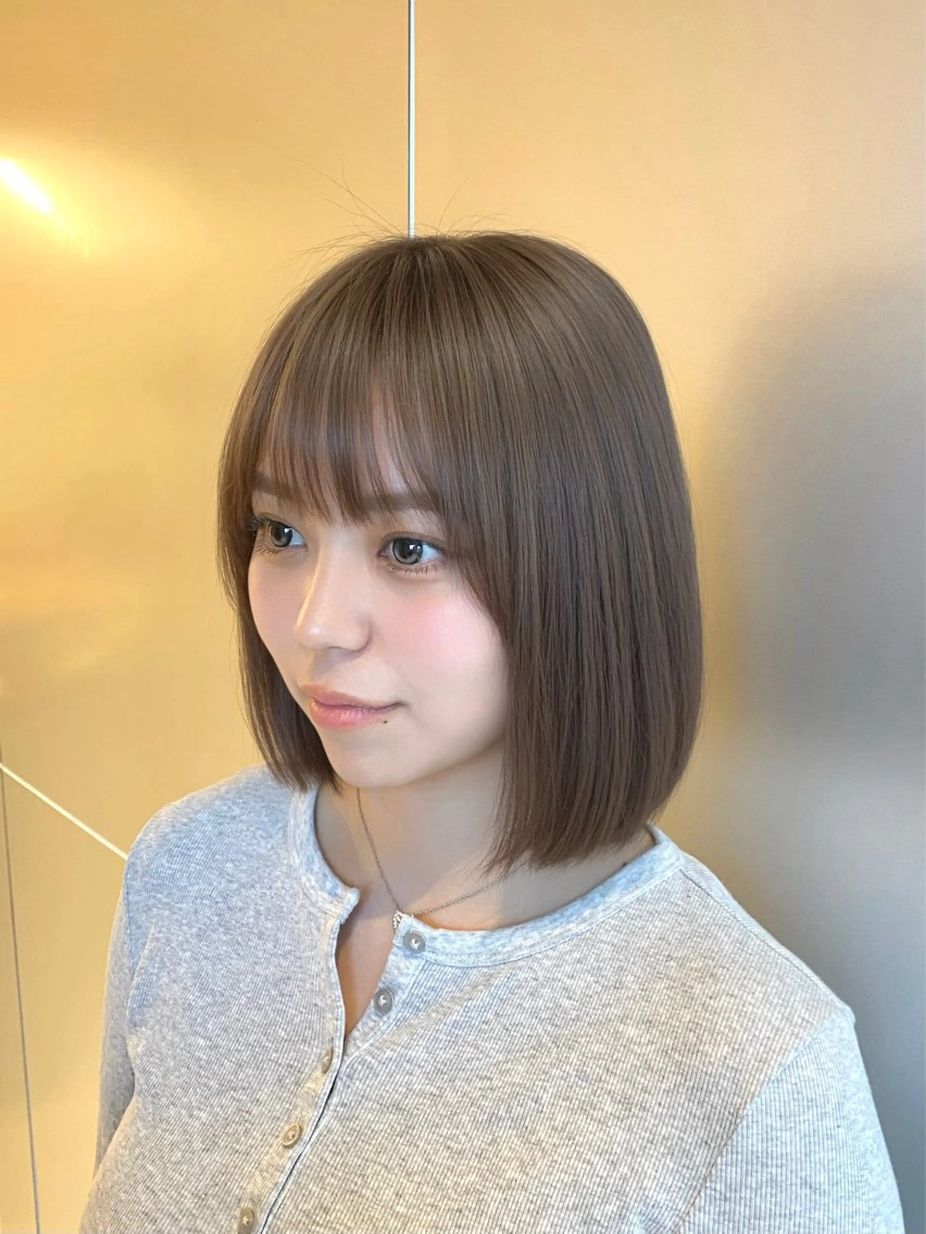 ミディアム カラー ヘアアレンジ アッシュ 顔周りカット レイヤーカット 小顔カット カット ヘアカラー 顔周り小顔レイヤー ×ブリーチなしカラーのヘアスタイル