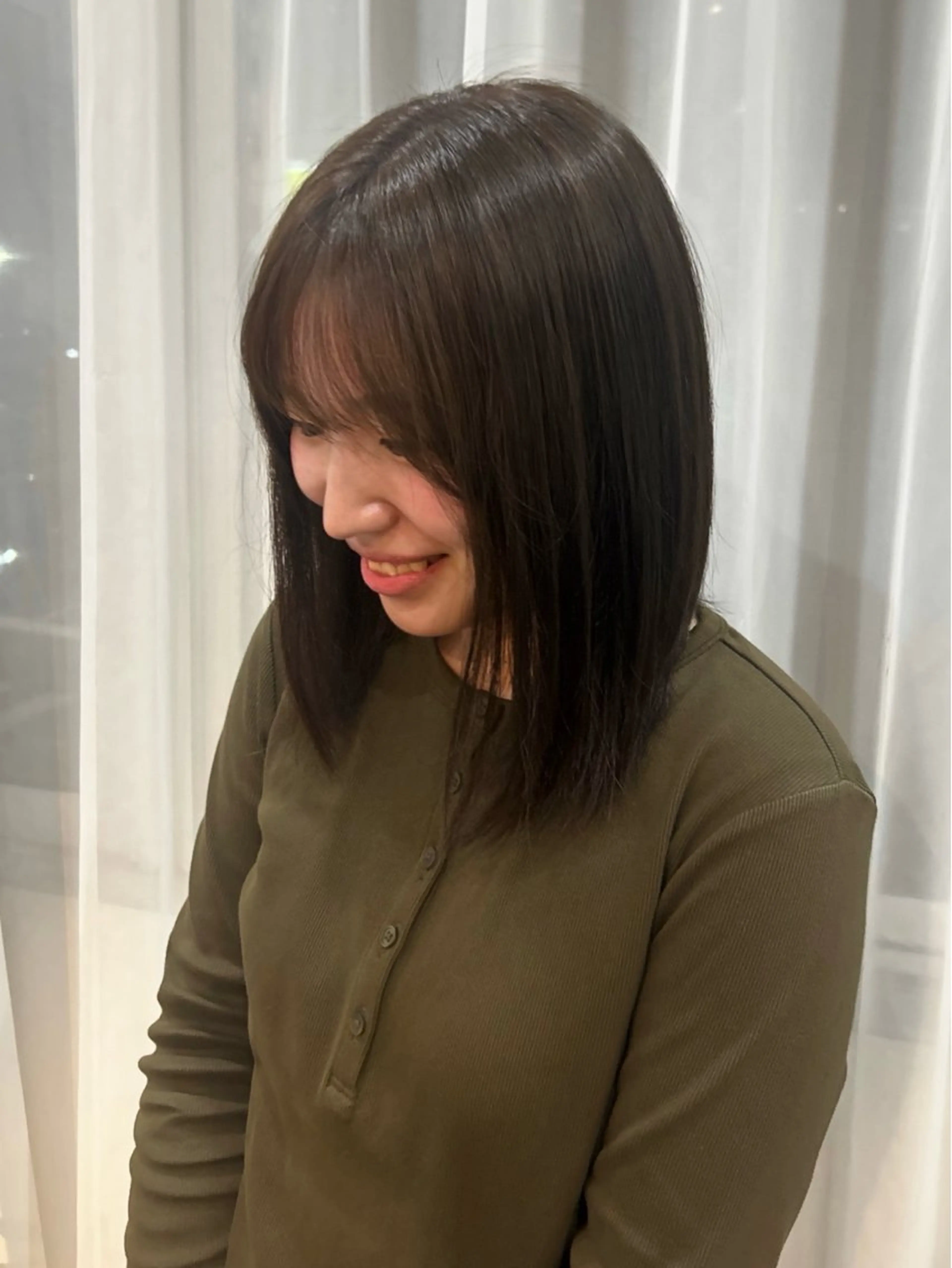 ミディアム 大嘉田 麻凜のヘアスタイル