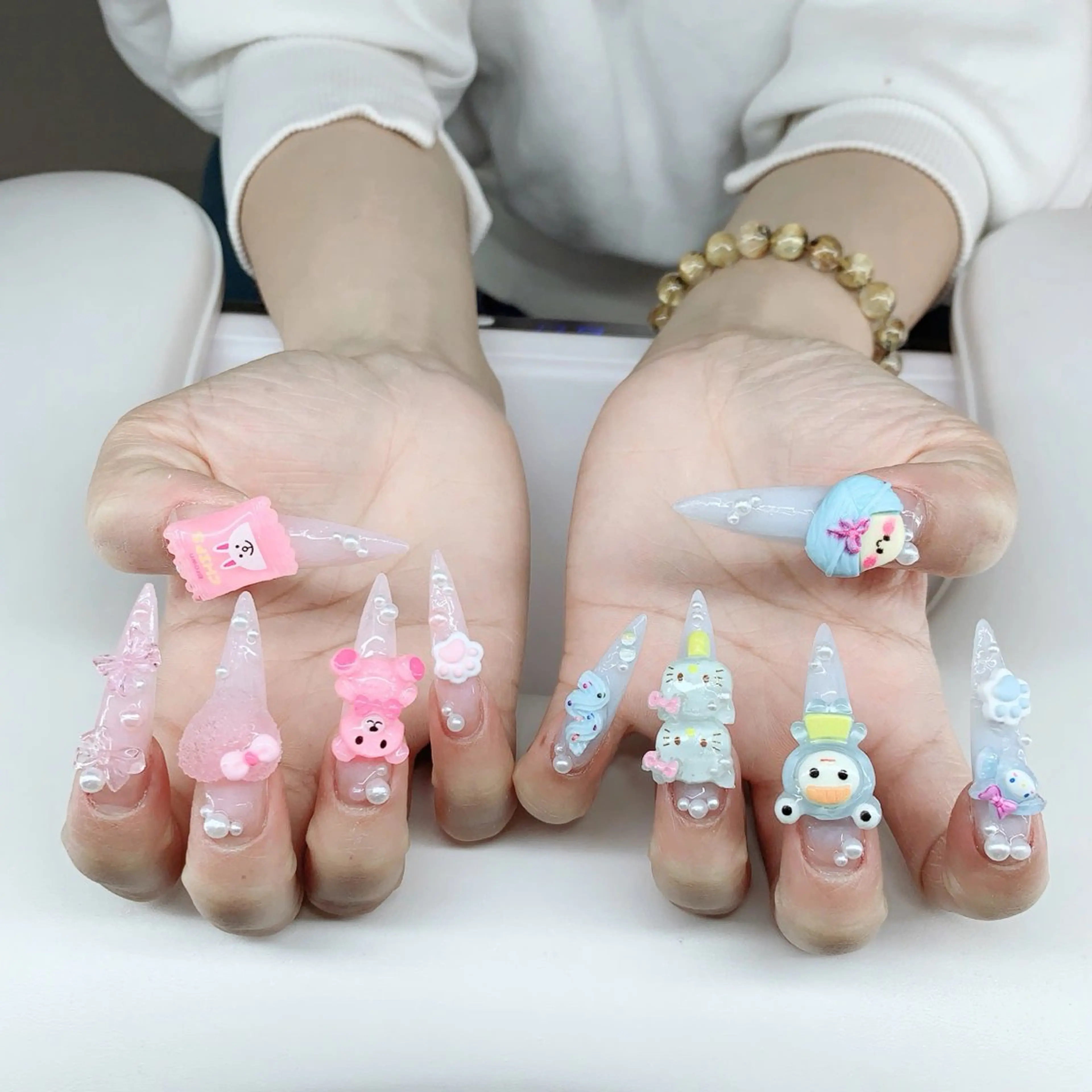 ロング ロング ハンドネイル モリ アユミのネイルデザイン