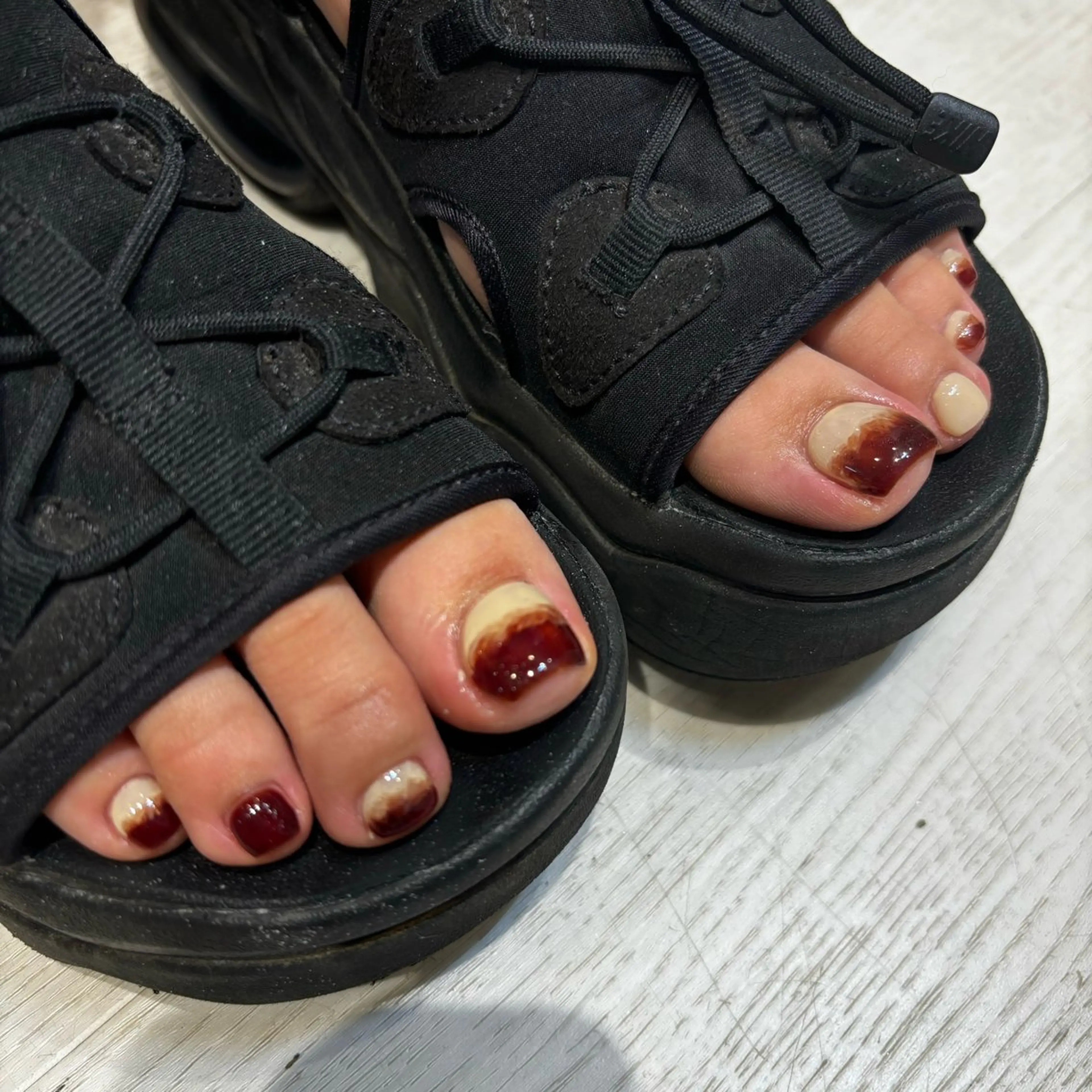 ネイル ニュアンスネイル akane .hのネイルデザイン