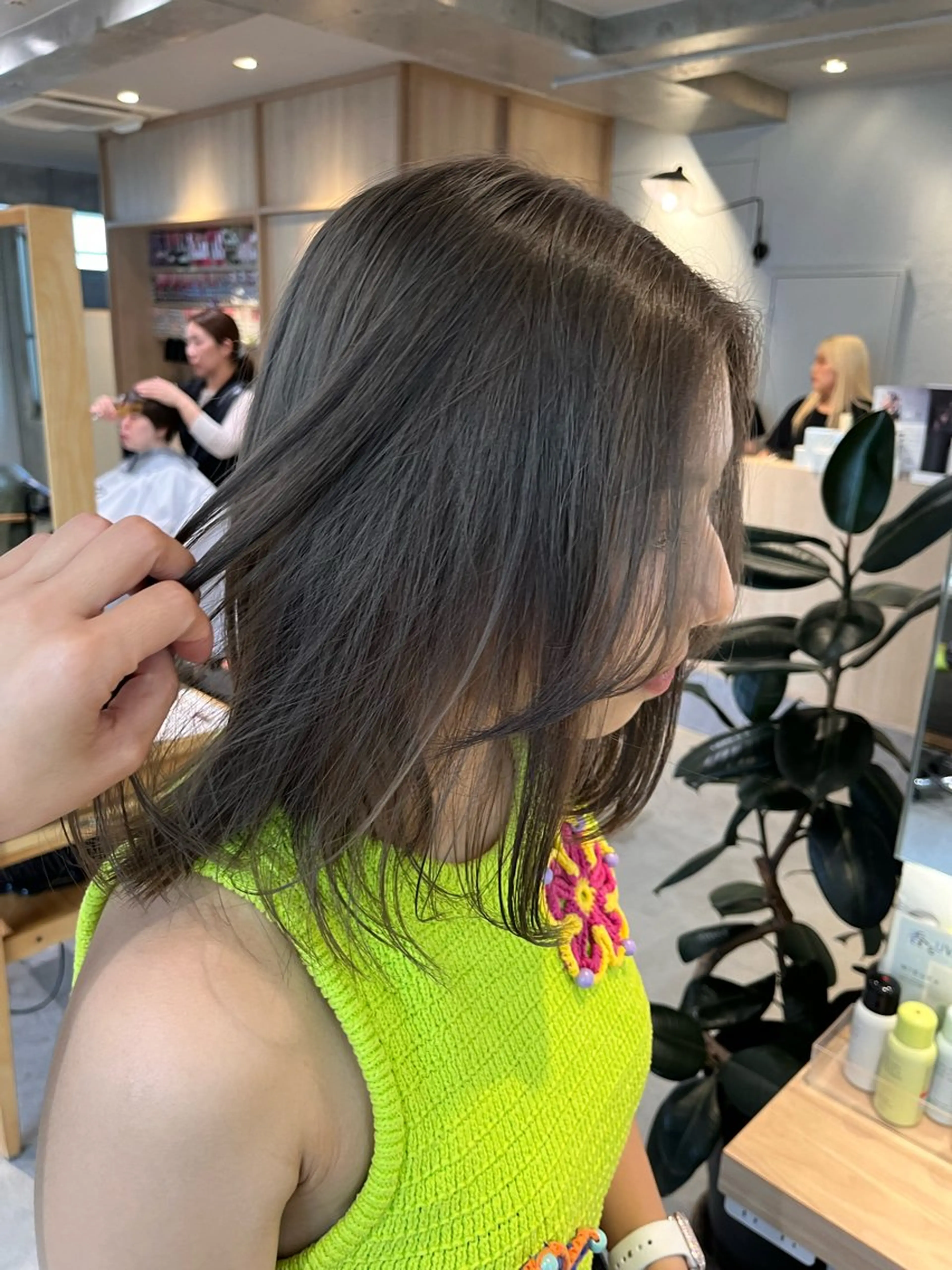 ミディアム カラー ブリーチ 透明感カラー ダブルカラー グレージュ モカグレージュ ヘアカラー オタク美容師🛍/ 酸性ストレート/艶髪のヘアスタイル