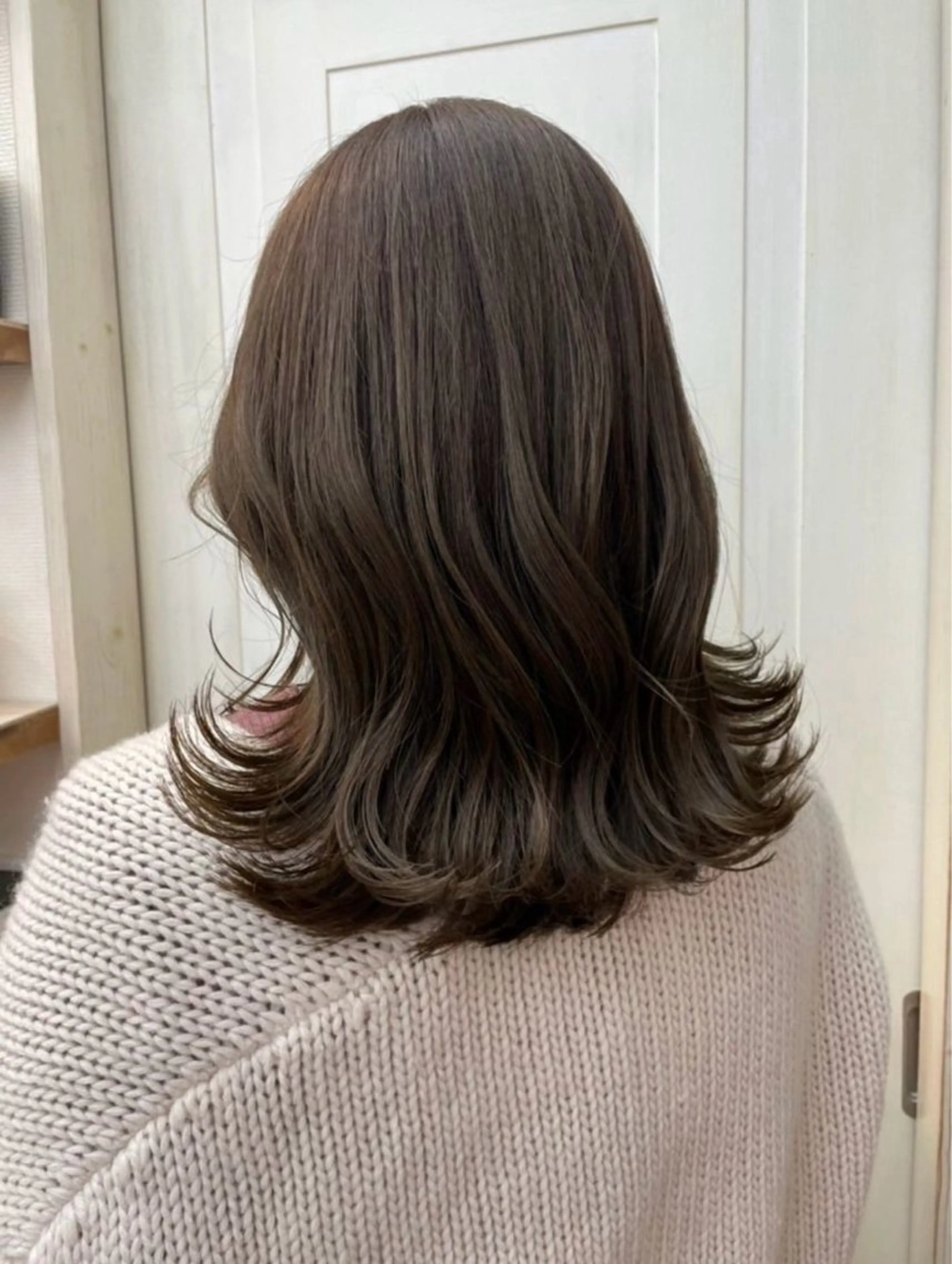 セミロング カラー 石川 幸呼のヘアスタイル