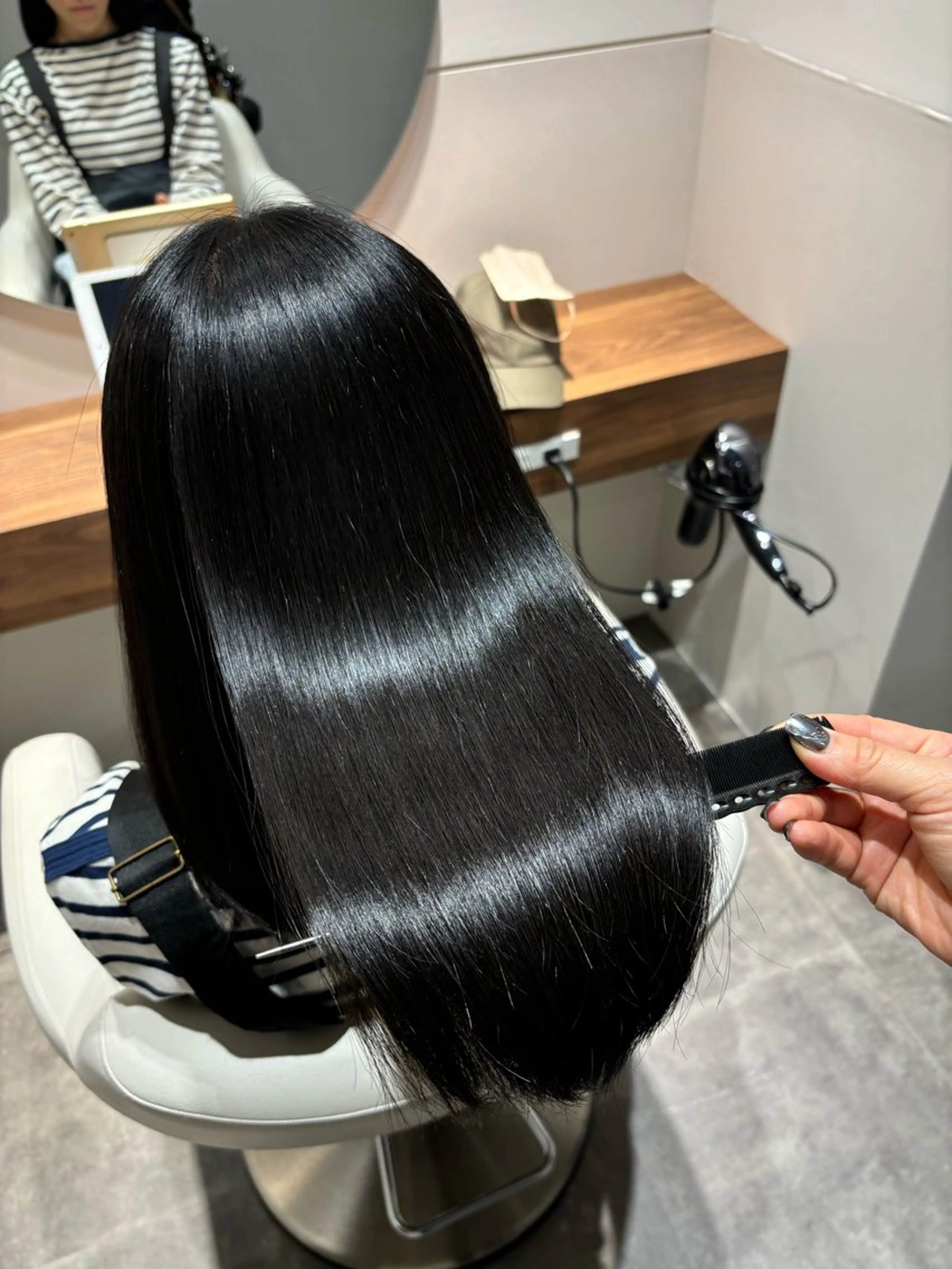 セミロング ヘアカラー トリートメント 美髪ヘア 🤍erikaのヘアスタイル