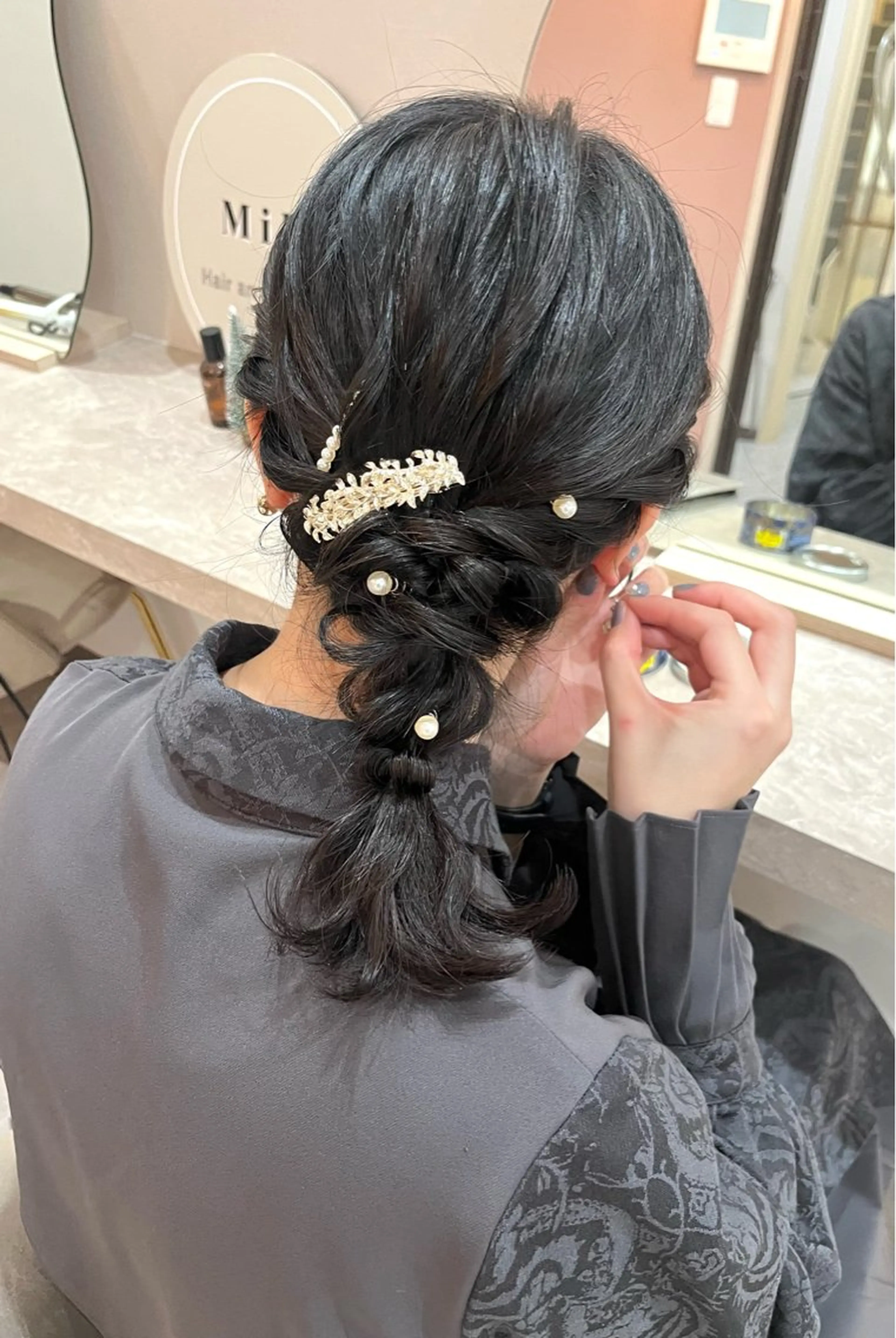 ミディアム ヘアアレンジ ヘアセット Mila Akariのヘアスタイル