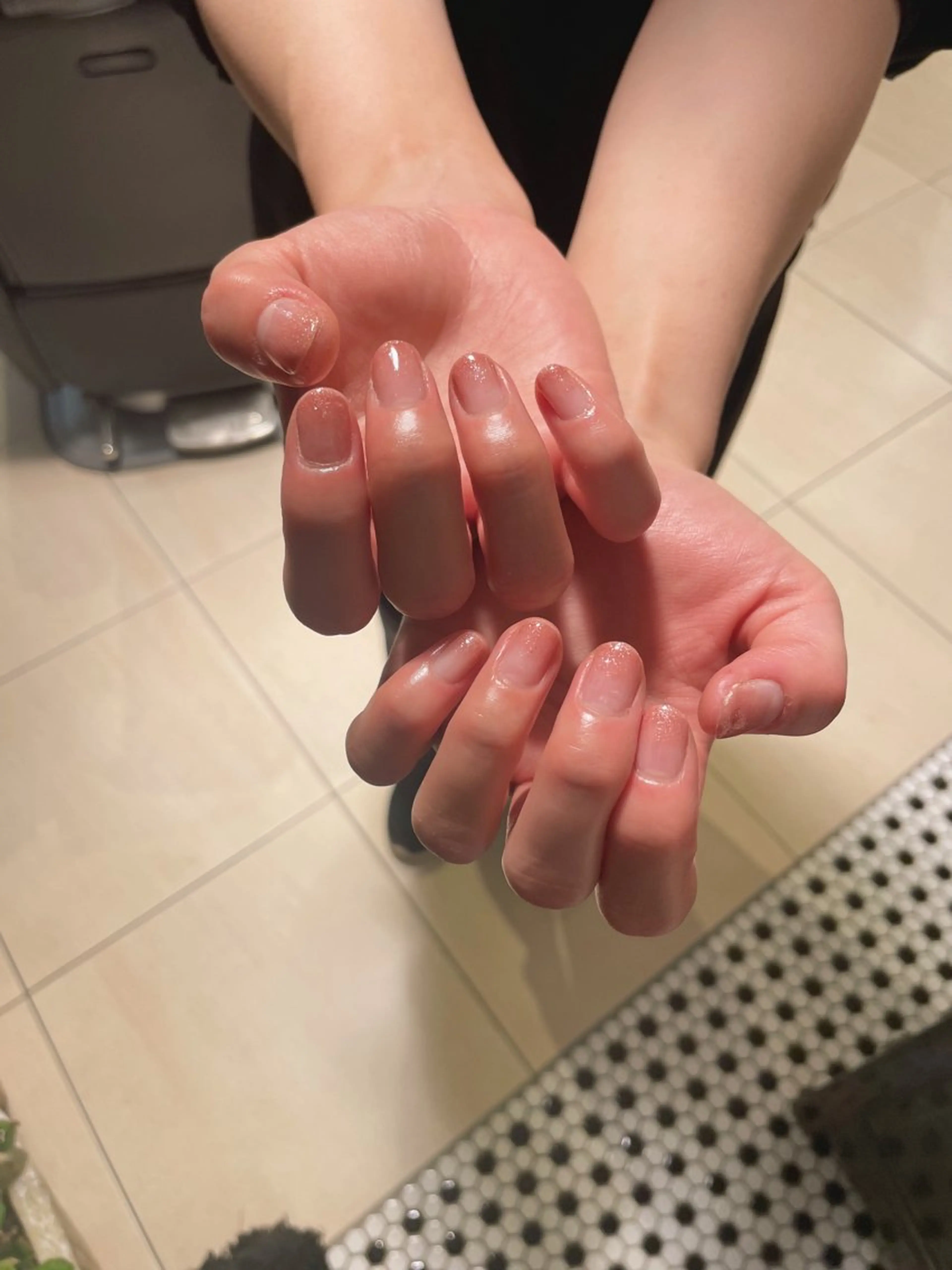 ネイル グラデーション ラメ(グリッター) ラメグラデーション オフィスネイル ピンク Of　HAIR所属・外山 なつ美のヘアスタイル