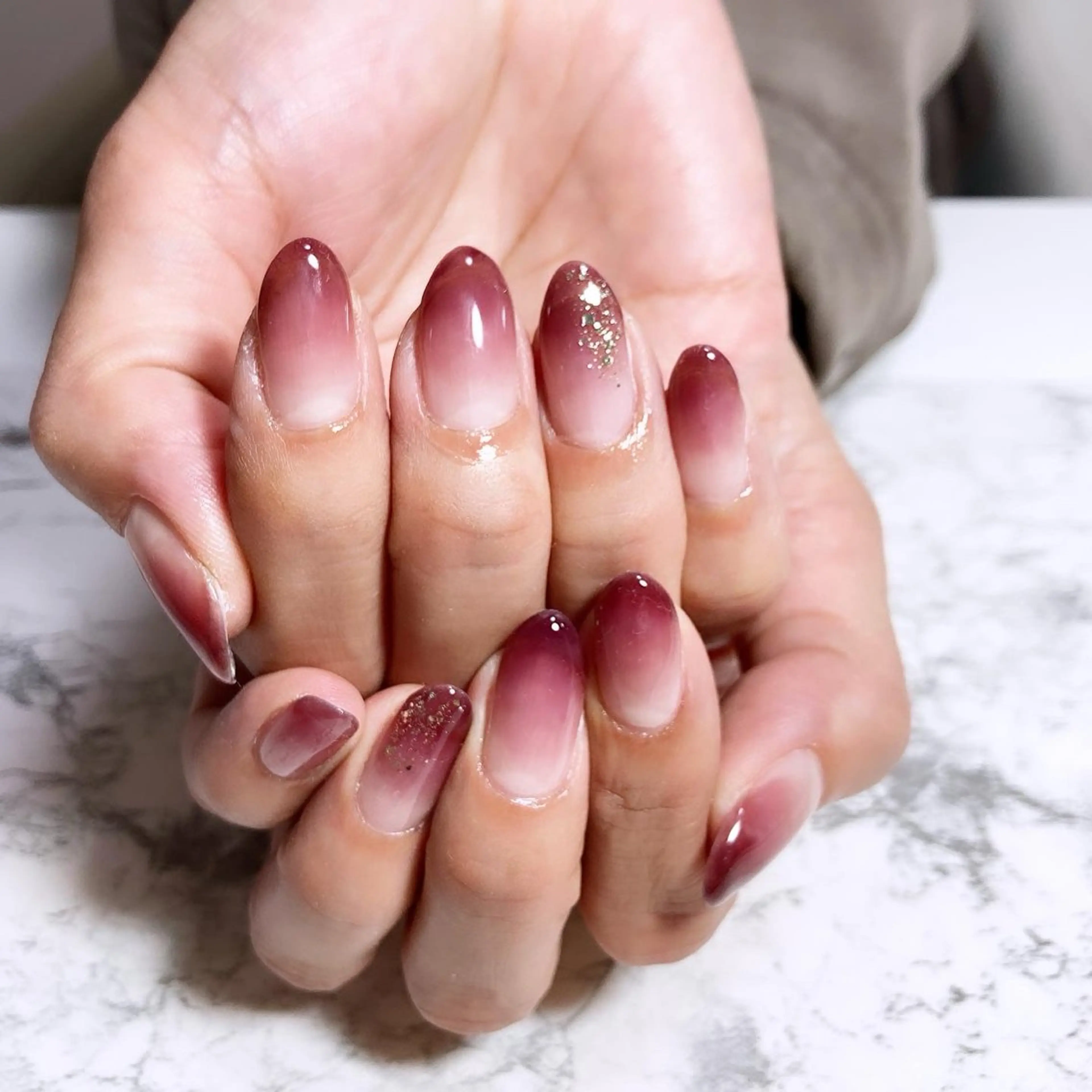 ネイル グラデーション ハンドネイル 手書きが得意🖌️ Y’s  nailのネイルデザイン
