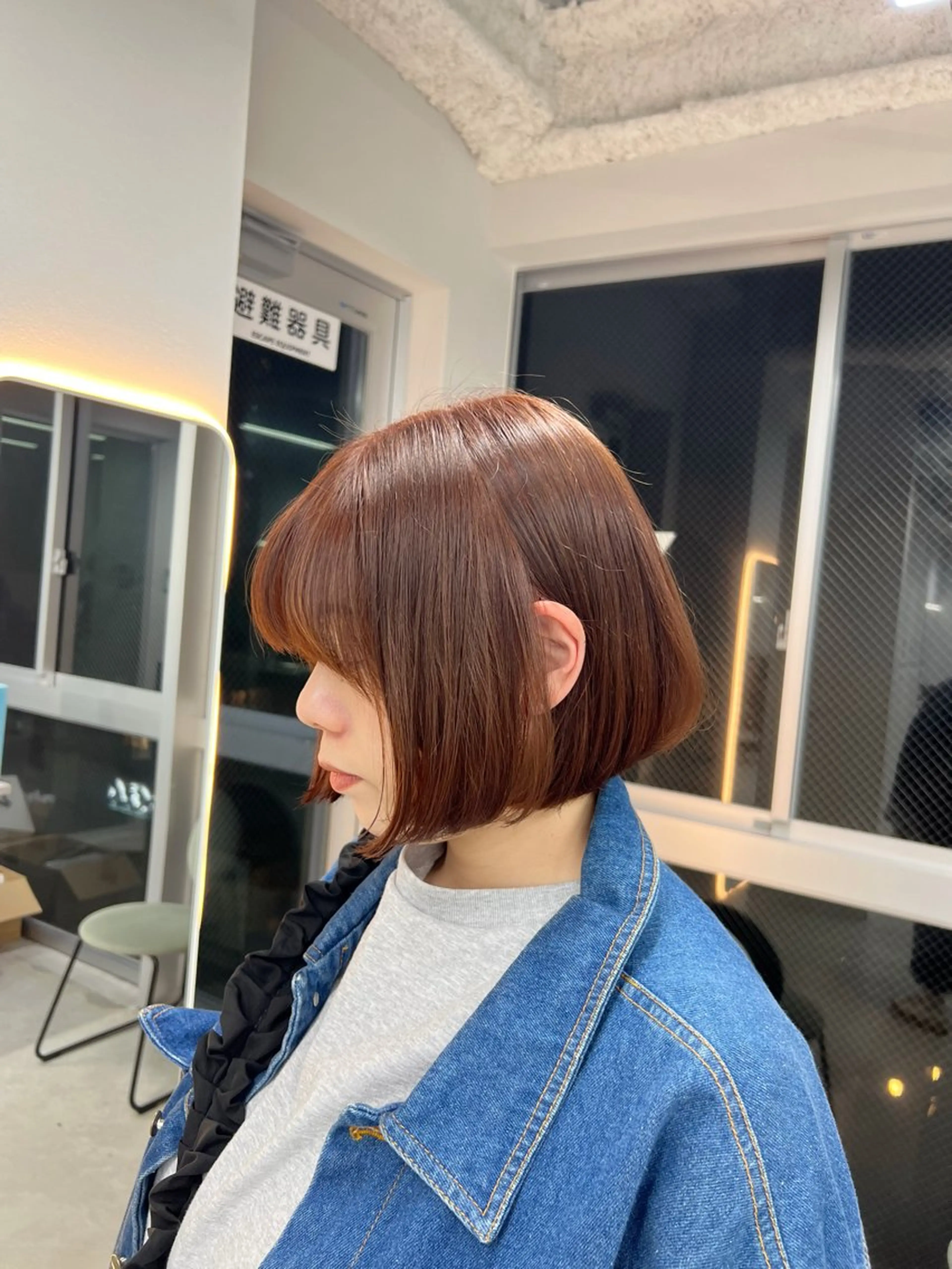 ミディアム カット ヘアカラー maya レイヤーカットのヘアスタイル