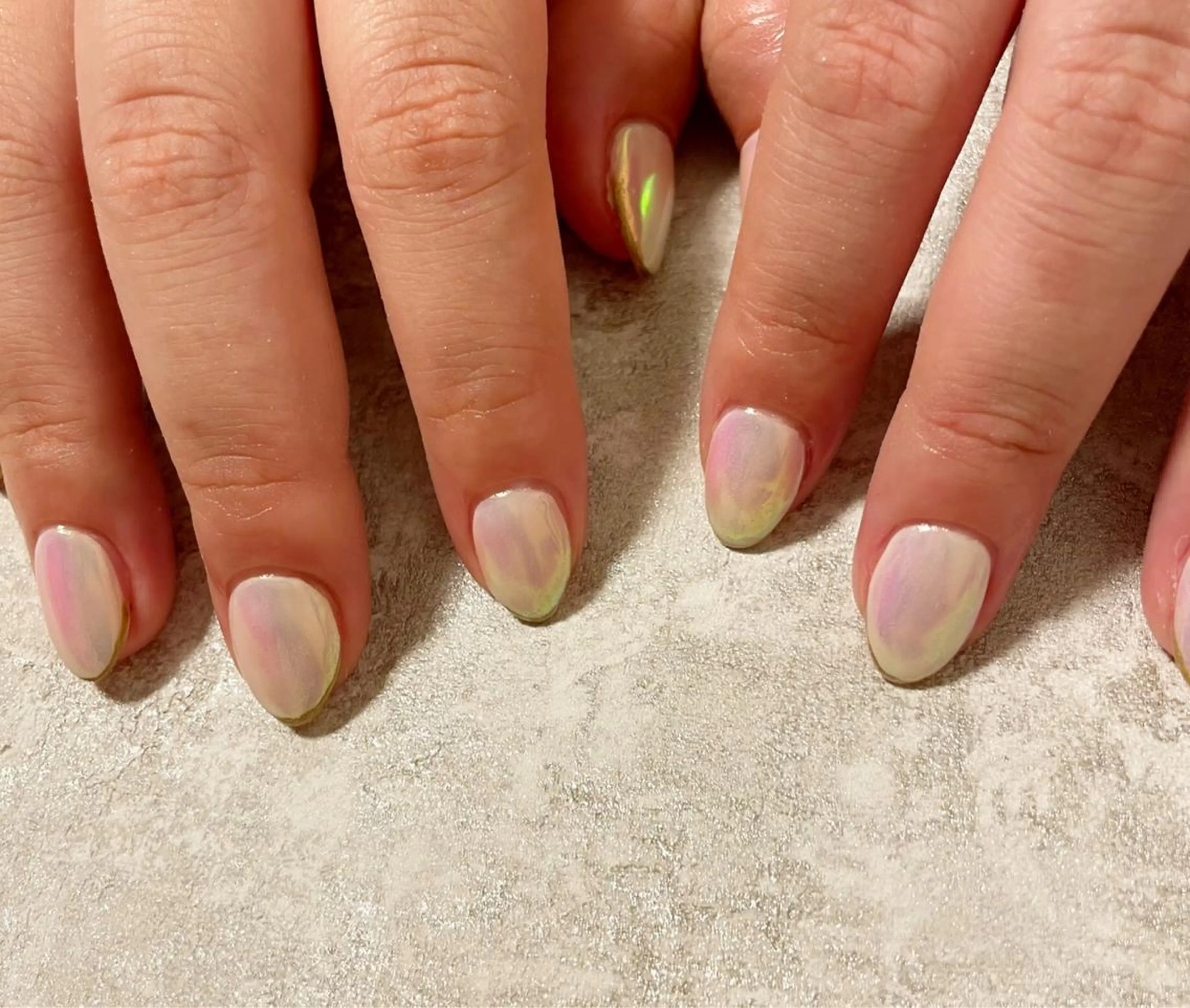 ミディアム ネイル オーロラネイル Re:st〔リスト〕所属・ayane Re:st〔リスト〕のネイルデザイン