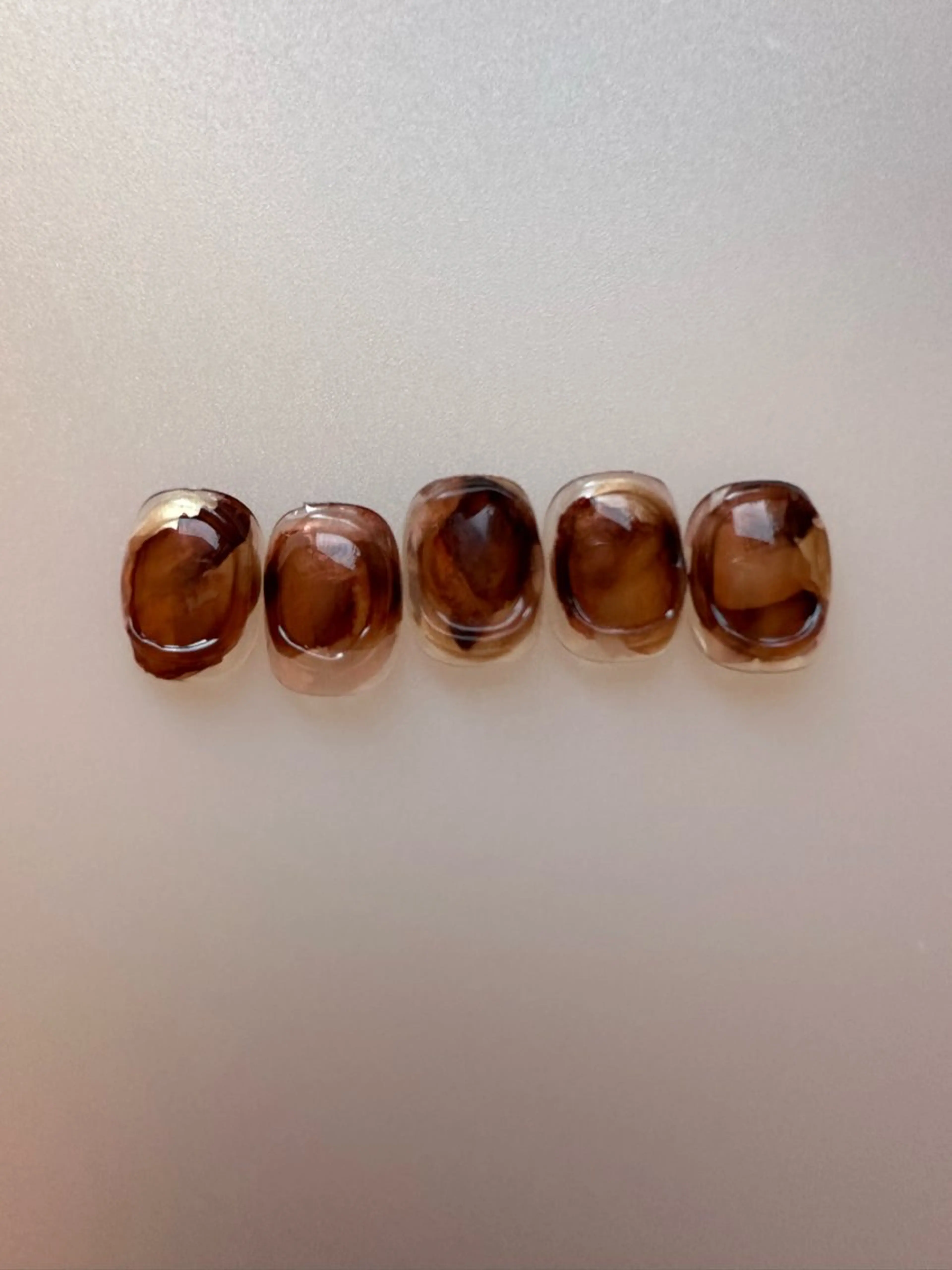 ネイル べっ甲ネイル ブラウン ニュアンスネイル ハンドネイル セキグチ guttinailのネイルデザイン