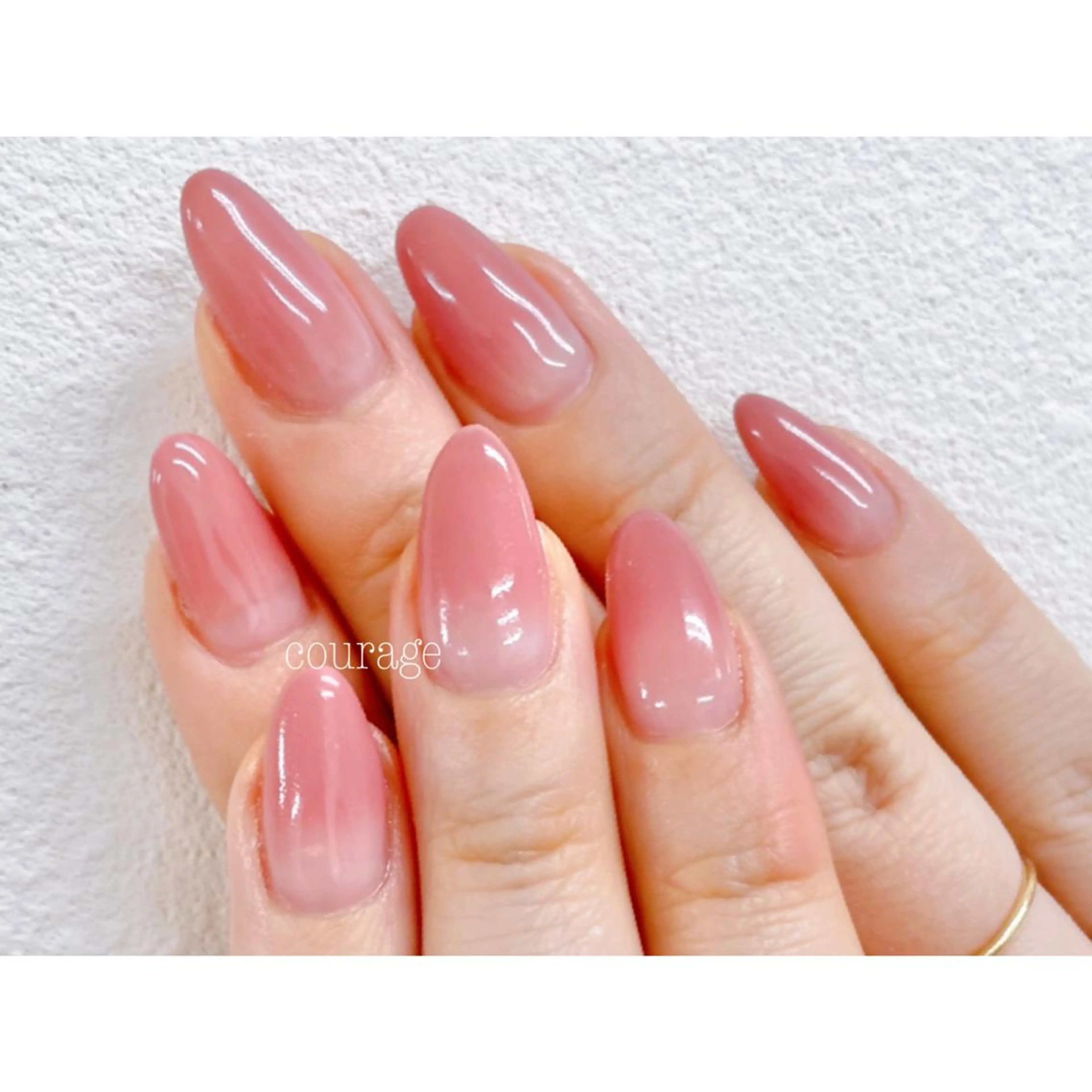 ネイル グラデーション ピンク ハンドネイル ネイルサロンcourage所属・ネイルサロン courageのネイルデザイン