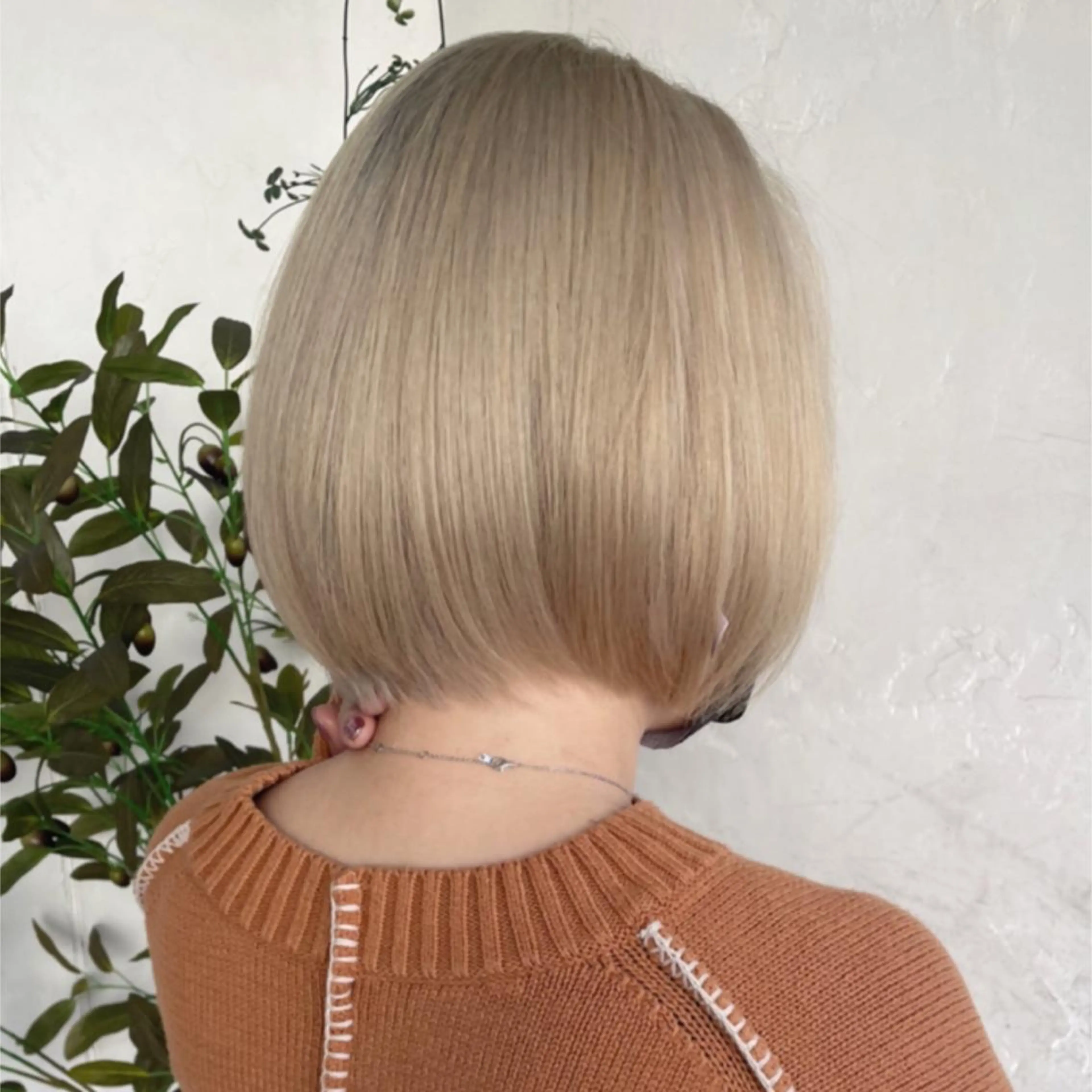 ショート カラー ショートボブ ハンサムショート 丸みショート デザインカラー ハイライトカラー ヘアカラー トリートメント 京都大人女性ショート 徒歩1分/秋山のヘアスタイル