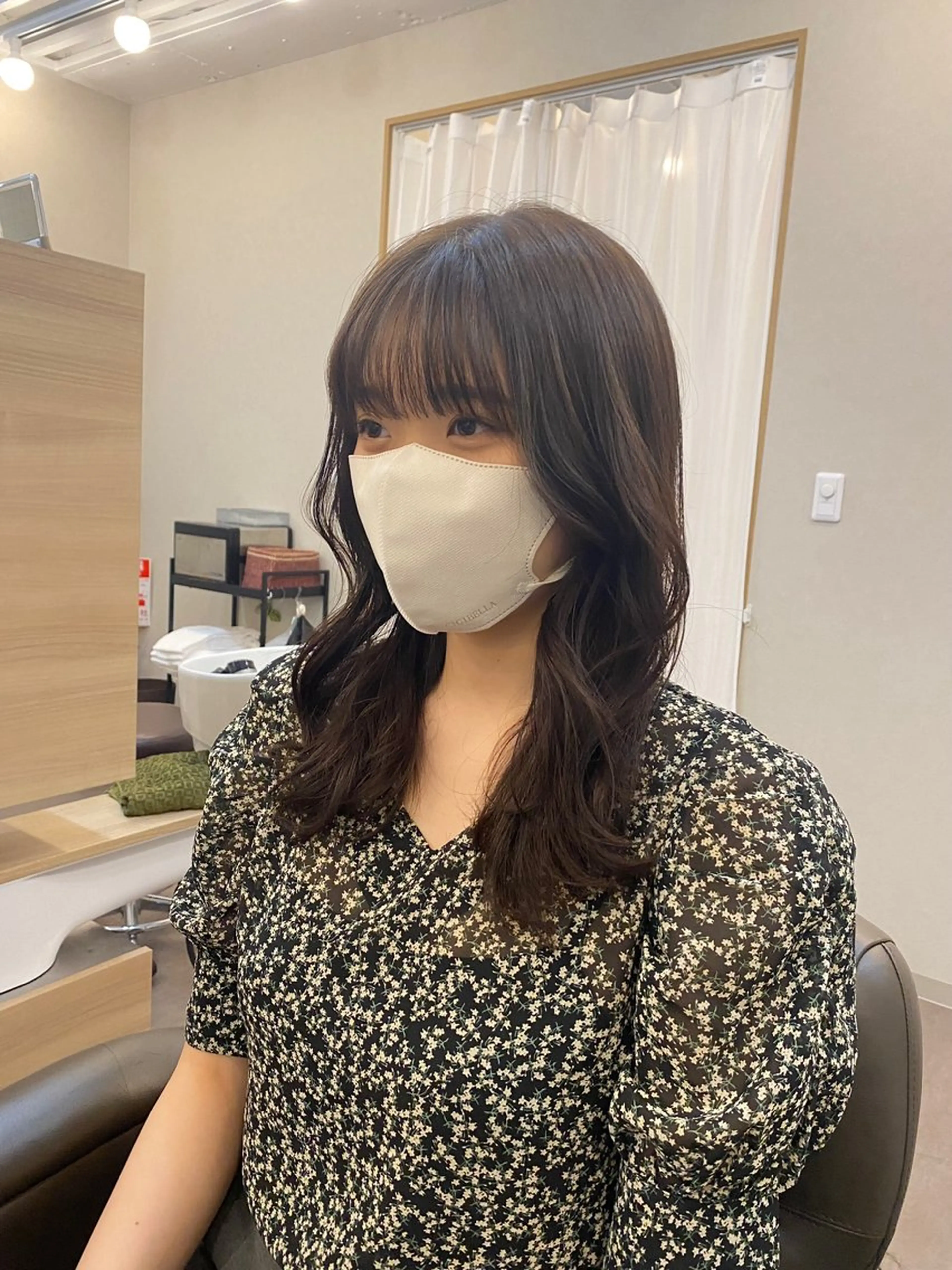 セミロング カラー アッシュ ベージュカラー 透明感カラー 林 瑠夏のヘアスタイル