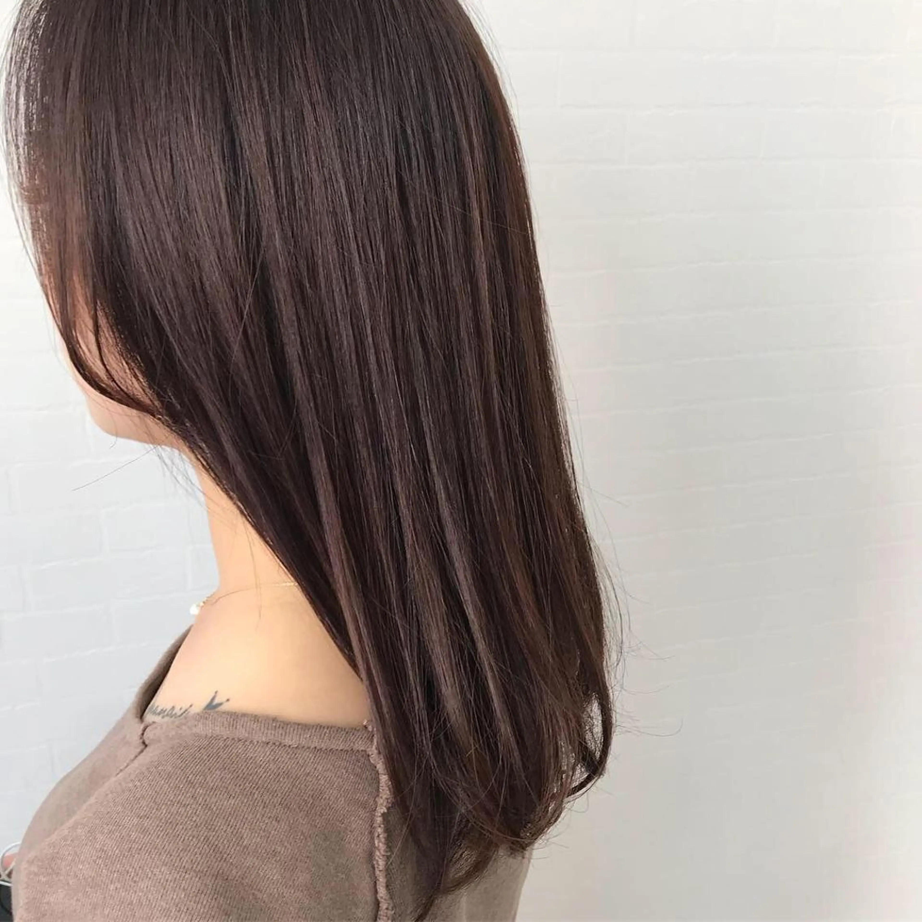 ロング カラー イルミナカラー オリーブ/アッシュ やわらか透明感カラーのヘアスタイル