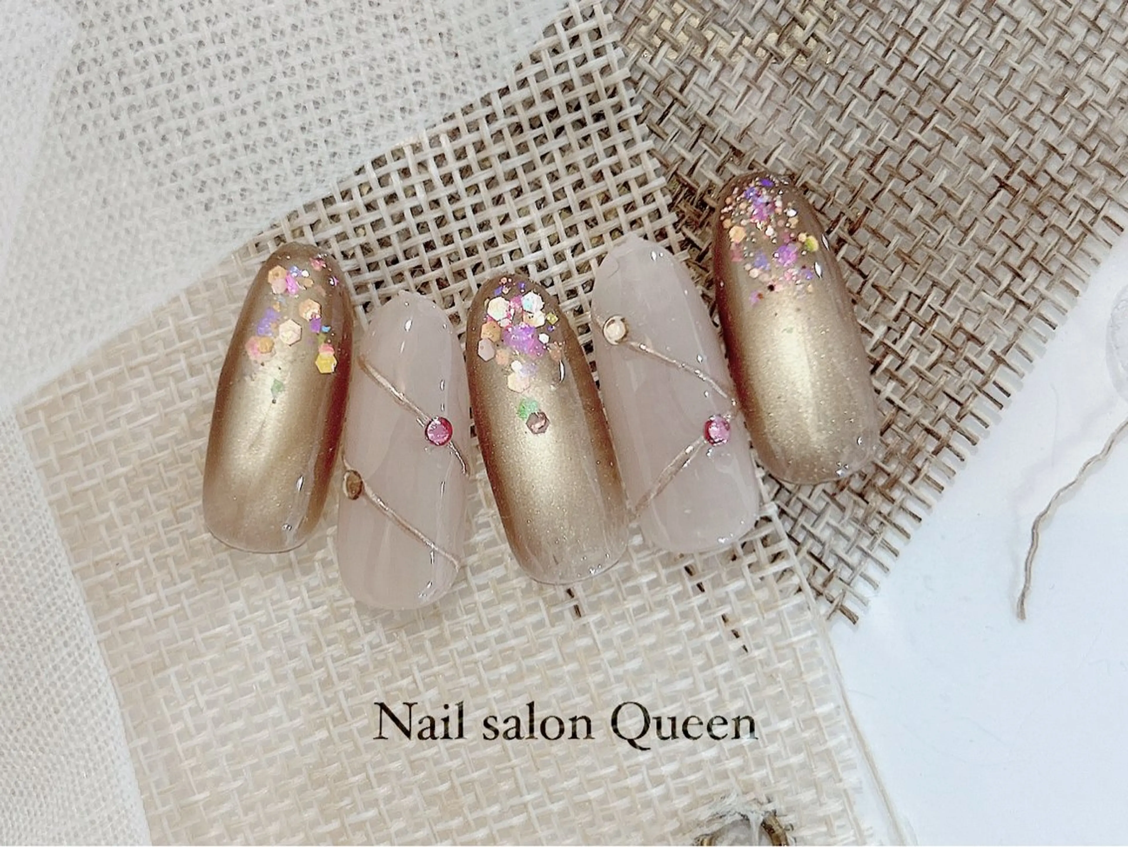 ネイル フレンチネイル 韓国ネイル マグネットネイル 持ち込み ネイルサロンクイーン 東京/新宿/大久保のネイルデザイン