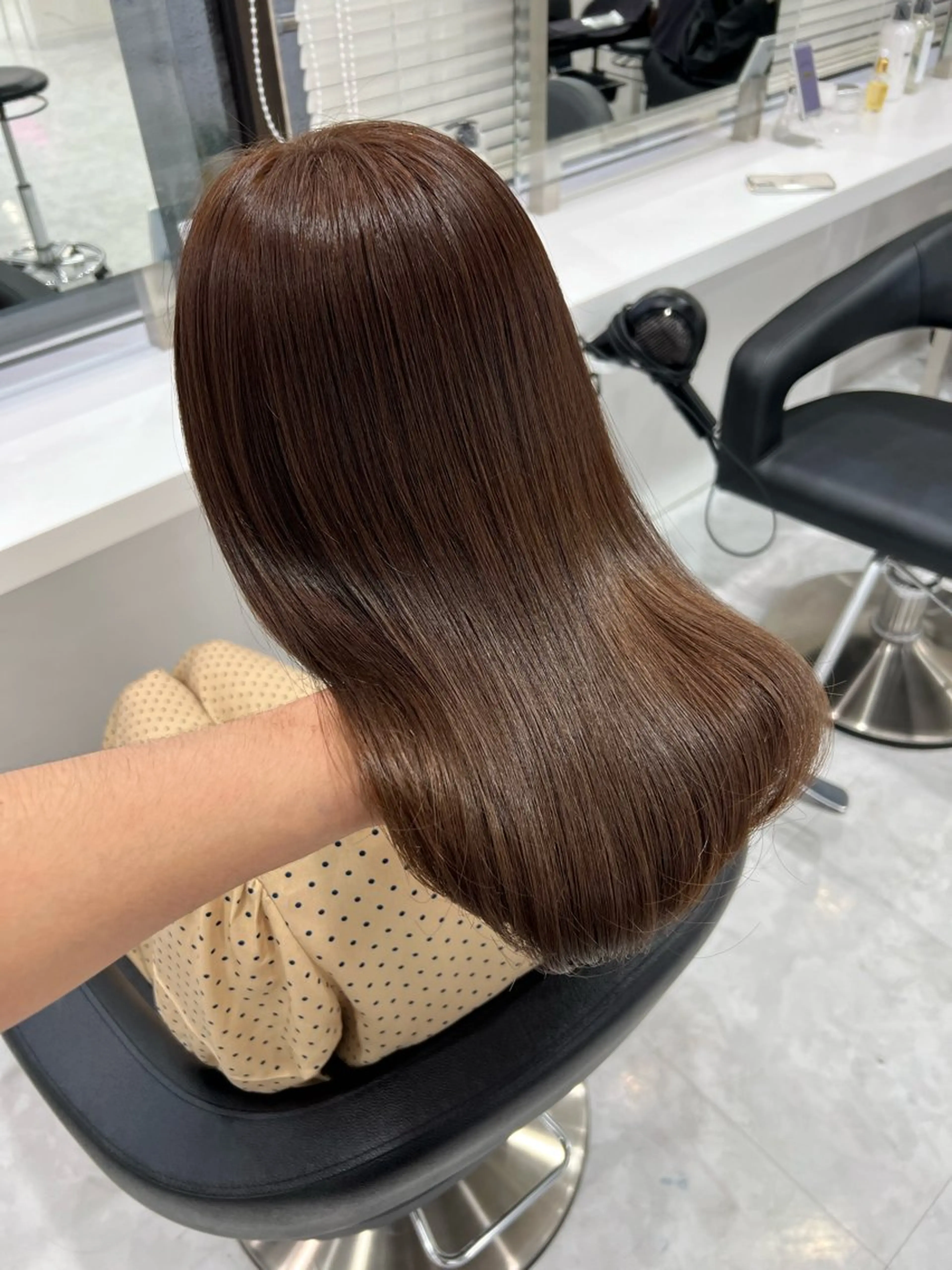 セミロング カラー オリーブカラー🫒 レイヤーカット✂︎のヘアスタイル