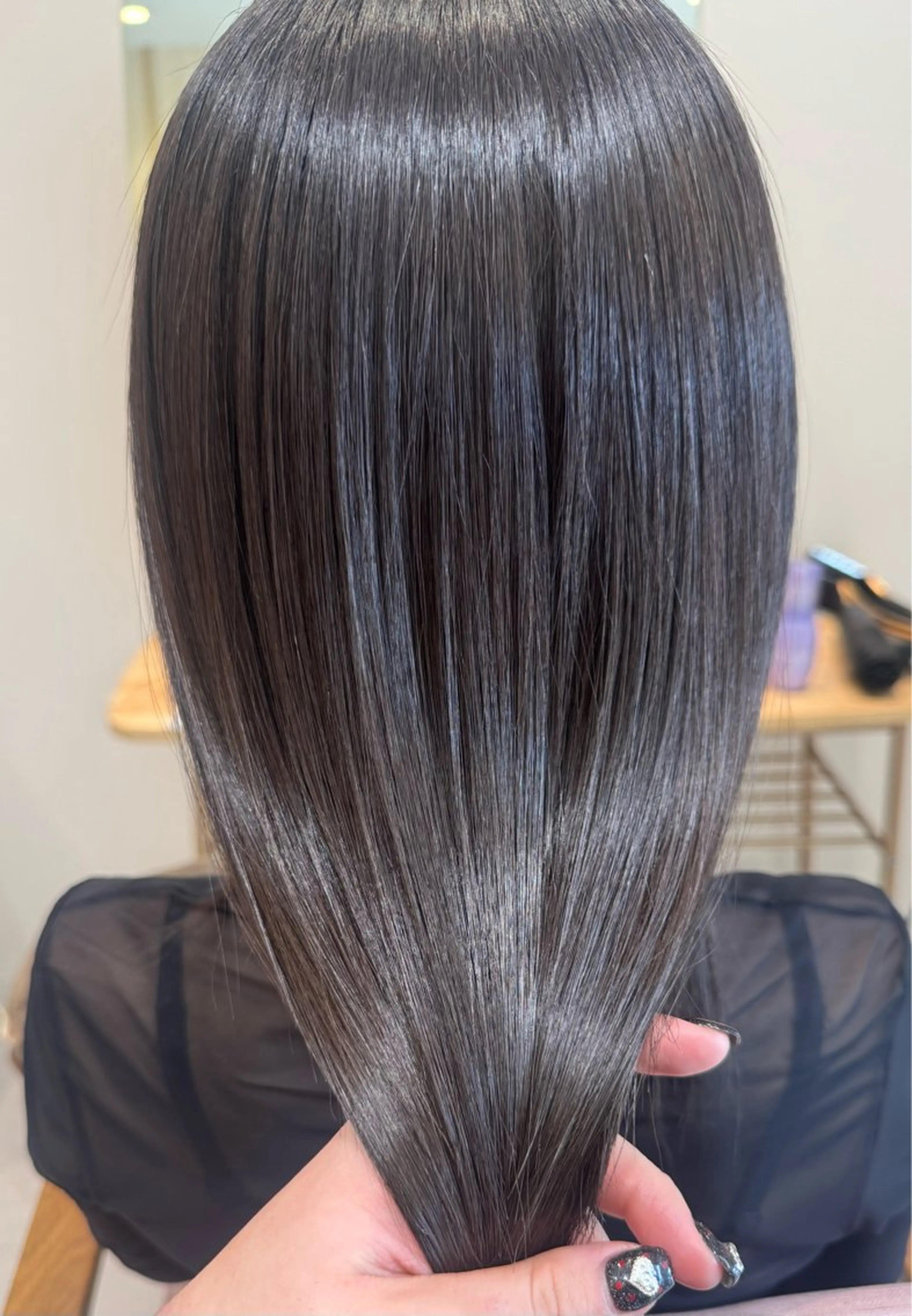 セミロング カラー アッシュ 透明感カラー オリーブアッシュ カット ヘアカラー トリートメント BELLE by revo所属・𝘀𝗮𝗲/ 艶髪/ショートボブのヘアスタイル