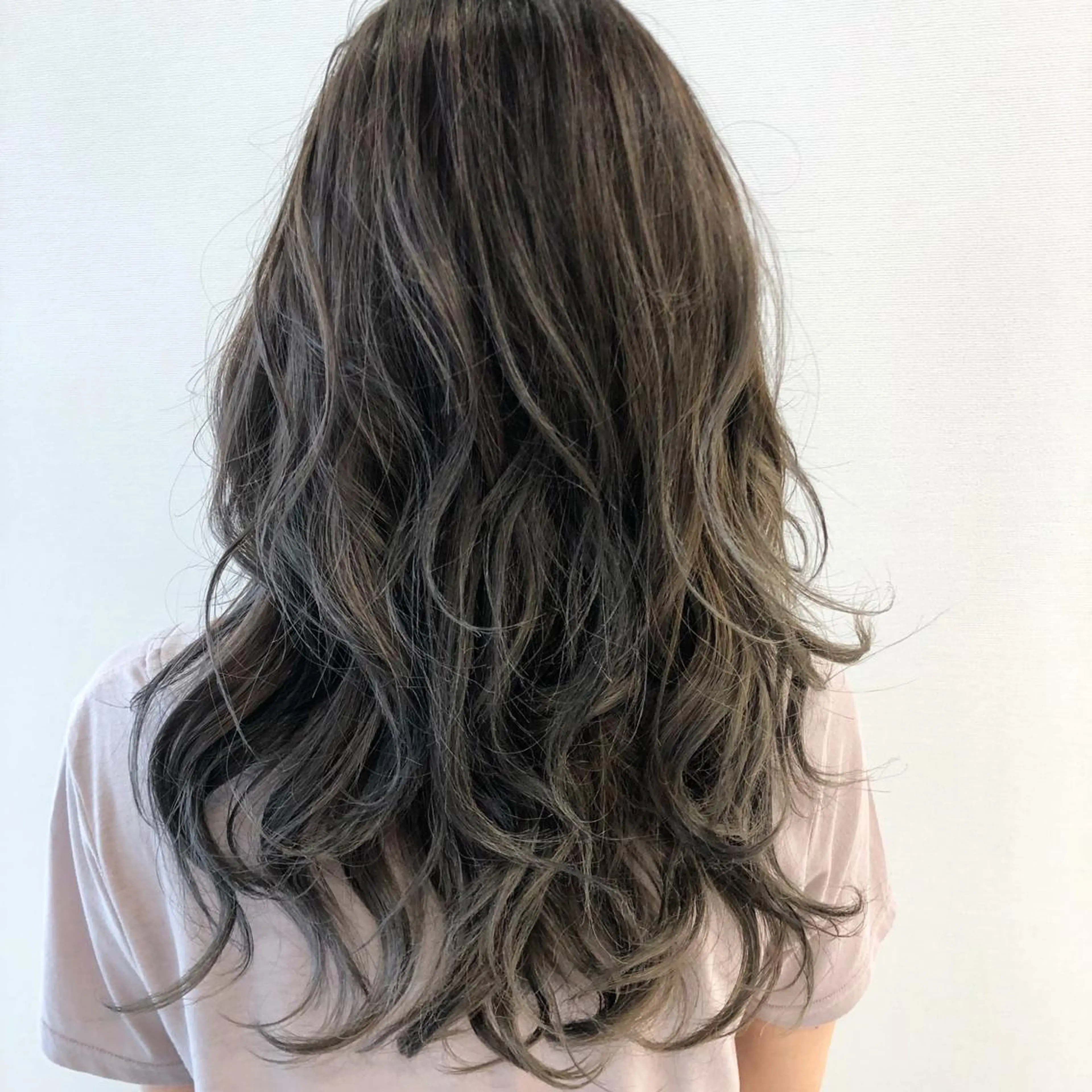 ロング カラー アディクシーカラー アッシュ アッシュグレー アッシュグレージュ バレイヤージュ レイヤー/韓国/ 顔周り/しんやのヘアスタイル