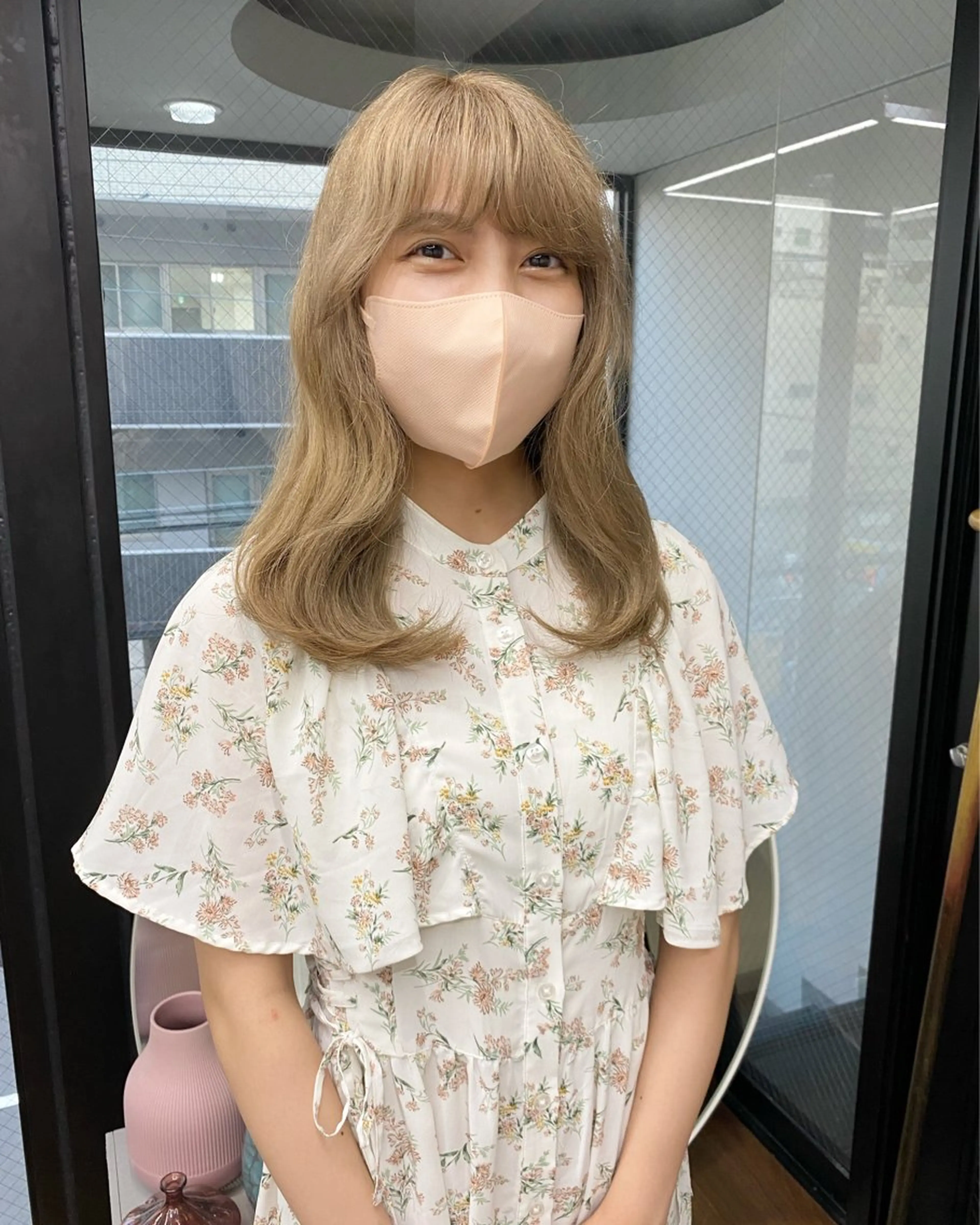 ロング カラー ベージュカラー ブリーチ ハイトーンカラー ハイトーンベージュ 柔らかストレートと ツヤカラー/和田陽向のヘアスタイル