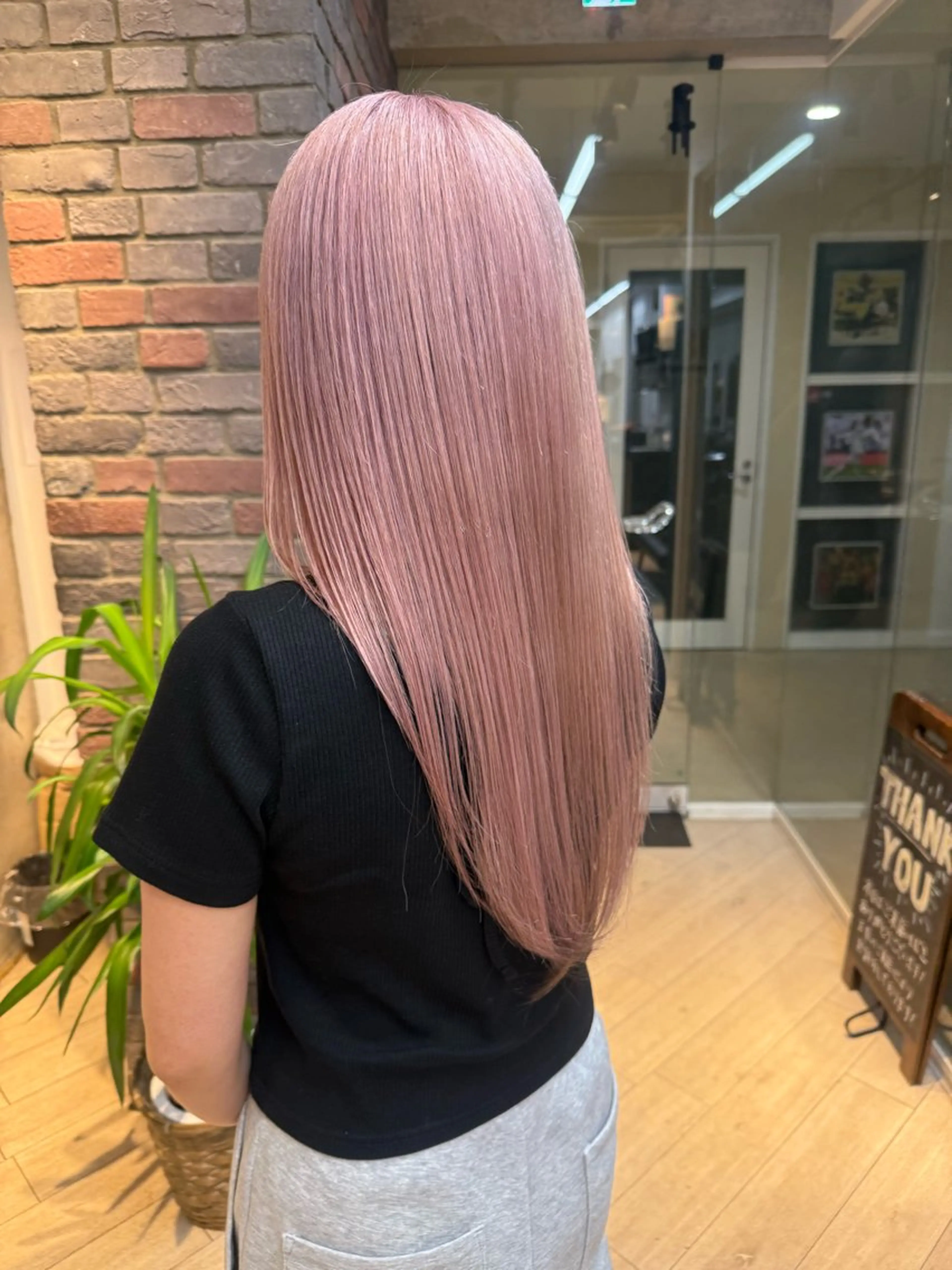 ロング カラー ブリーチ ハイトーンカラー トリートメント 栗原 莉玖のヘアスタイル