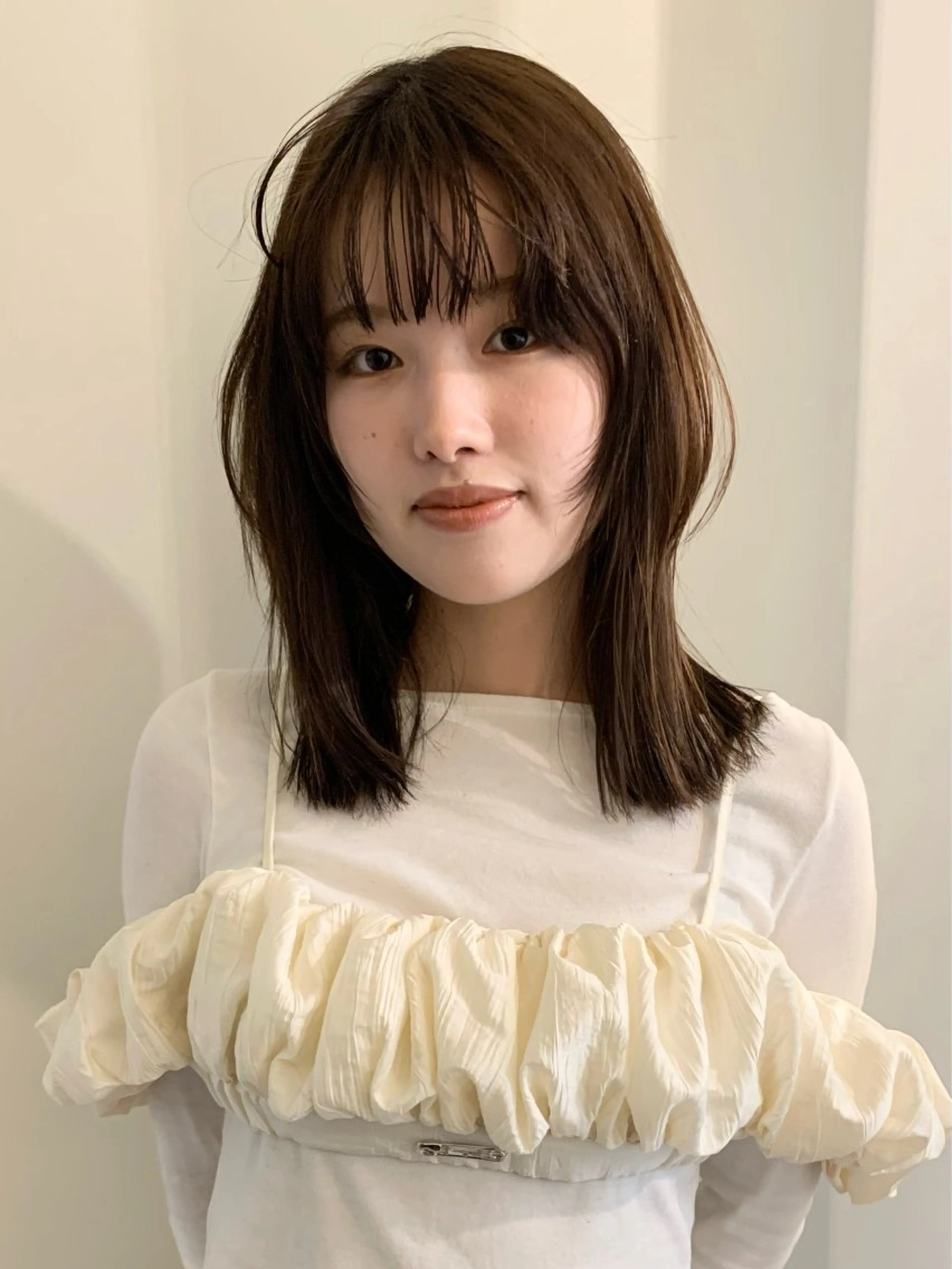 セミロング カラー 透明感カラー レイヤーカット カット ヘアカラー トリートメント 落合希 Olivebeigeのヘアスタイル