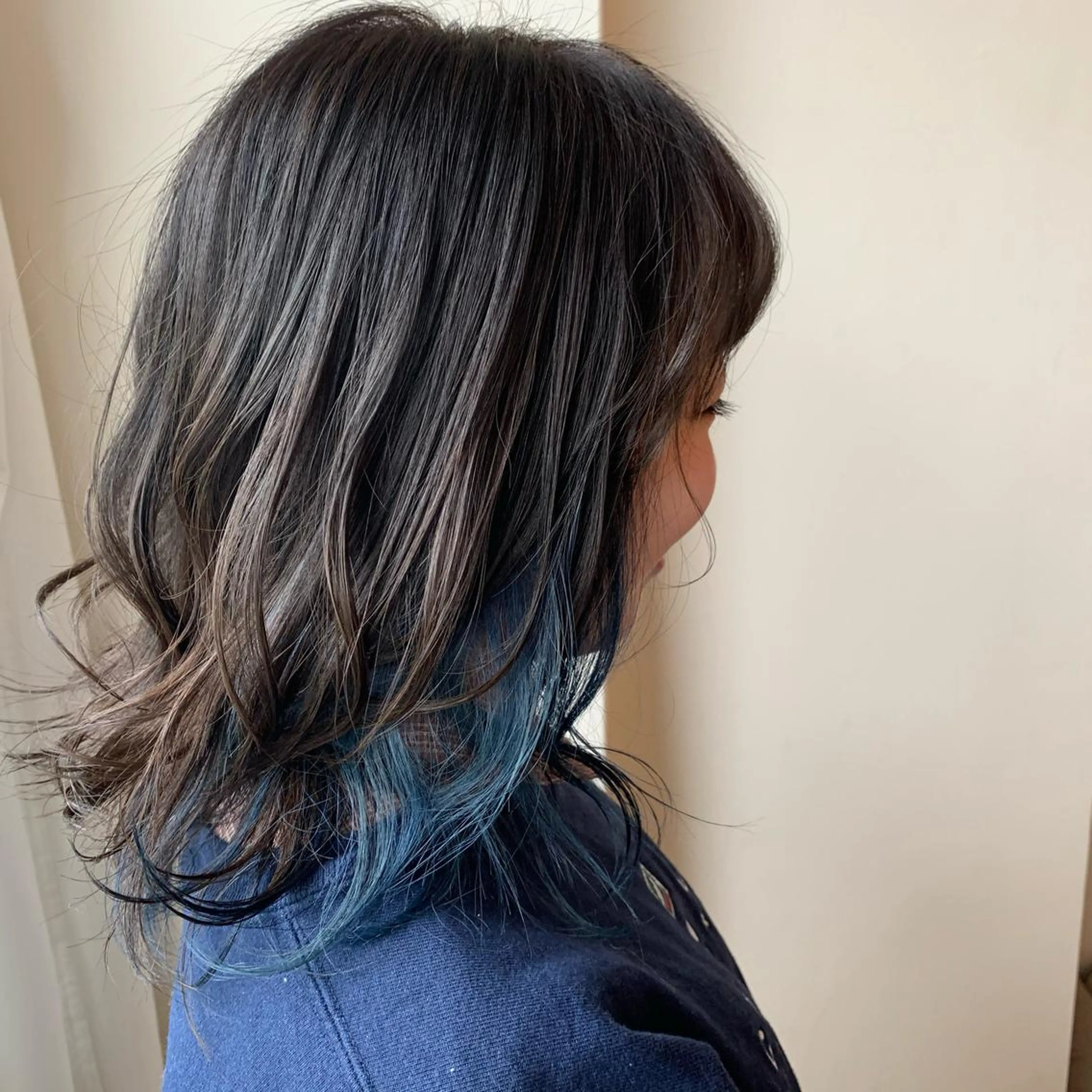 ミディアム カラー ブリーチ ブルーカラー ヘアカラー ボブウルフ／ボブ Satsuki【名駅のヘアスタイル