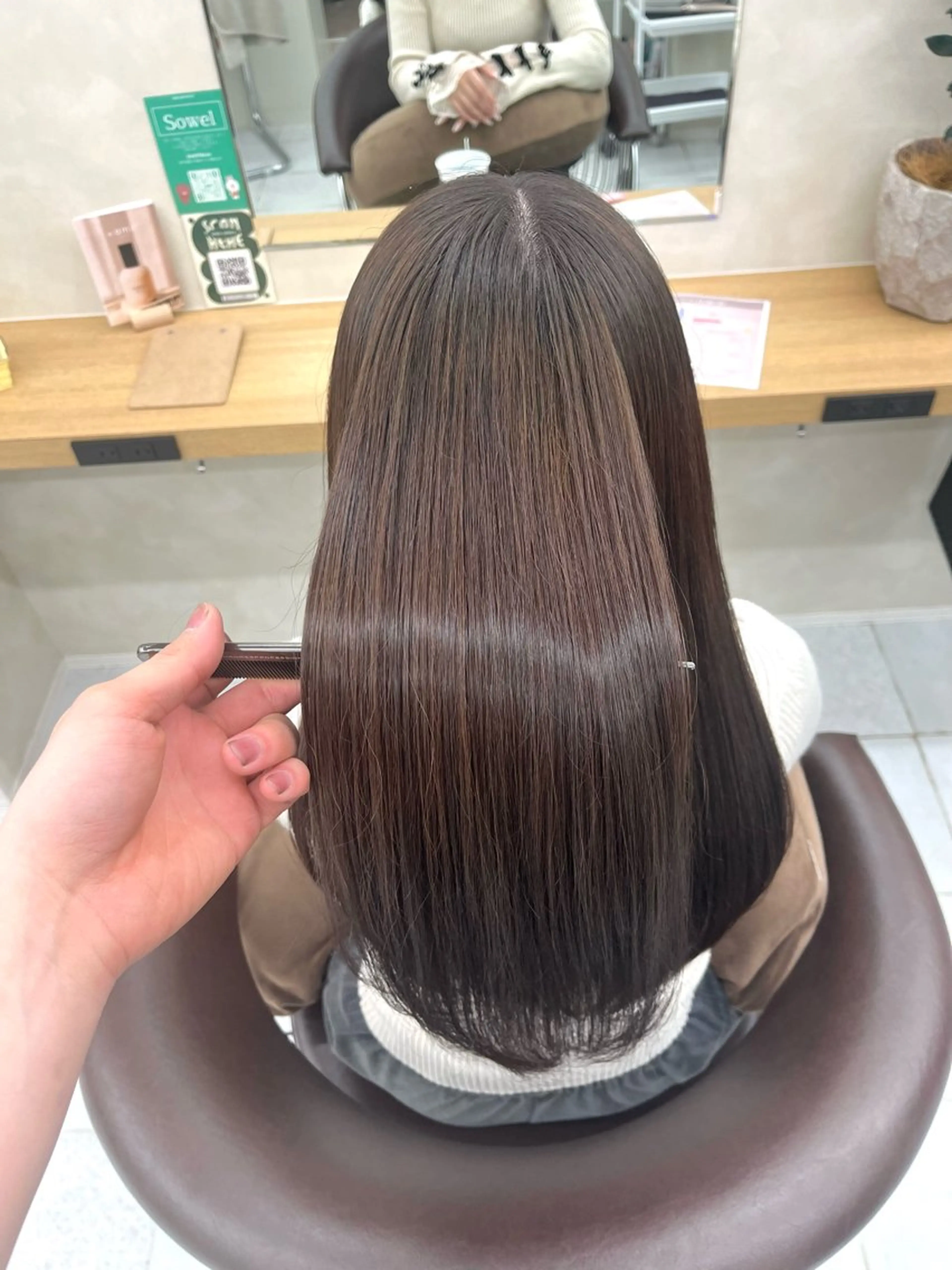 セミロング カット ヘアカラー トリートメント 縮毛矯正💎/ 素髪ストレート🫧のヘアスタイル