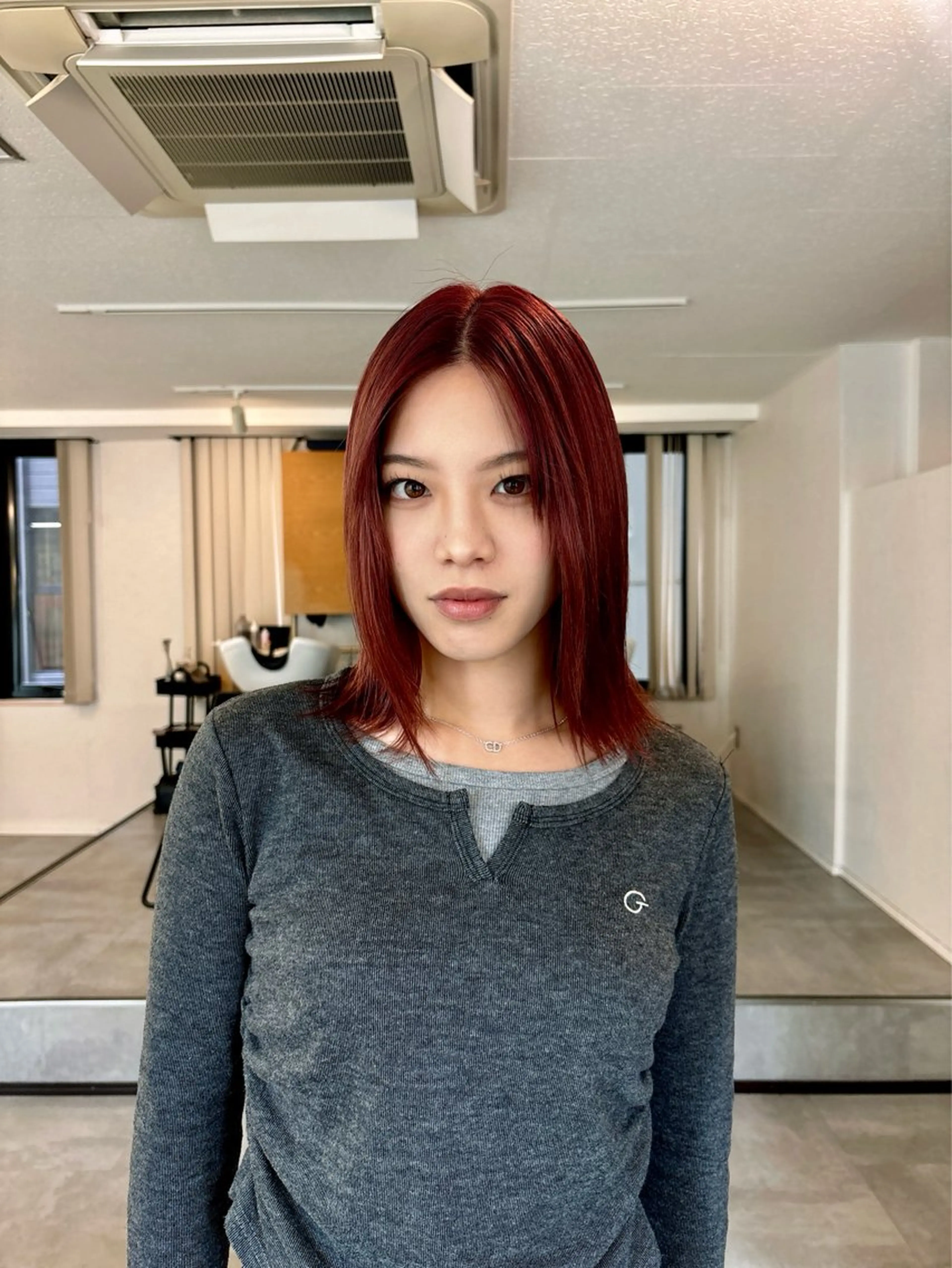 ミディアム 切りっぱなしボブ ボブ くびれヘア 髪質改善 レイヤーカット カット ヘアカラー トリートメント SALT WATER所属・南堀江ハイトーン ×カットMIKU🍒のヘアスタイル