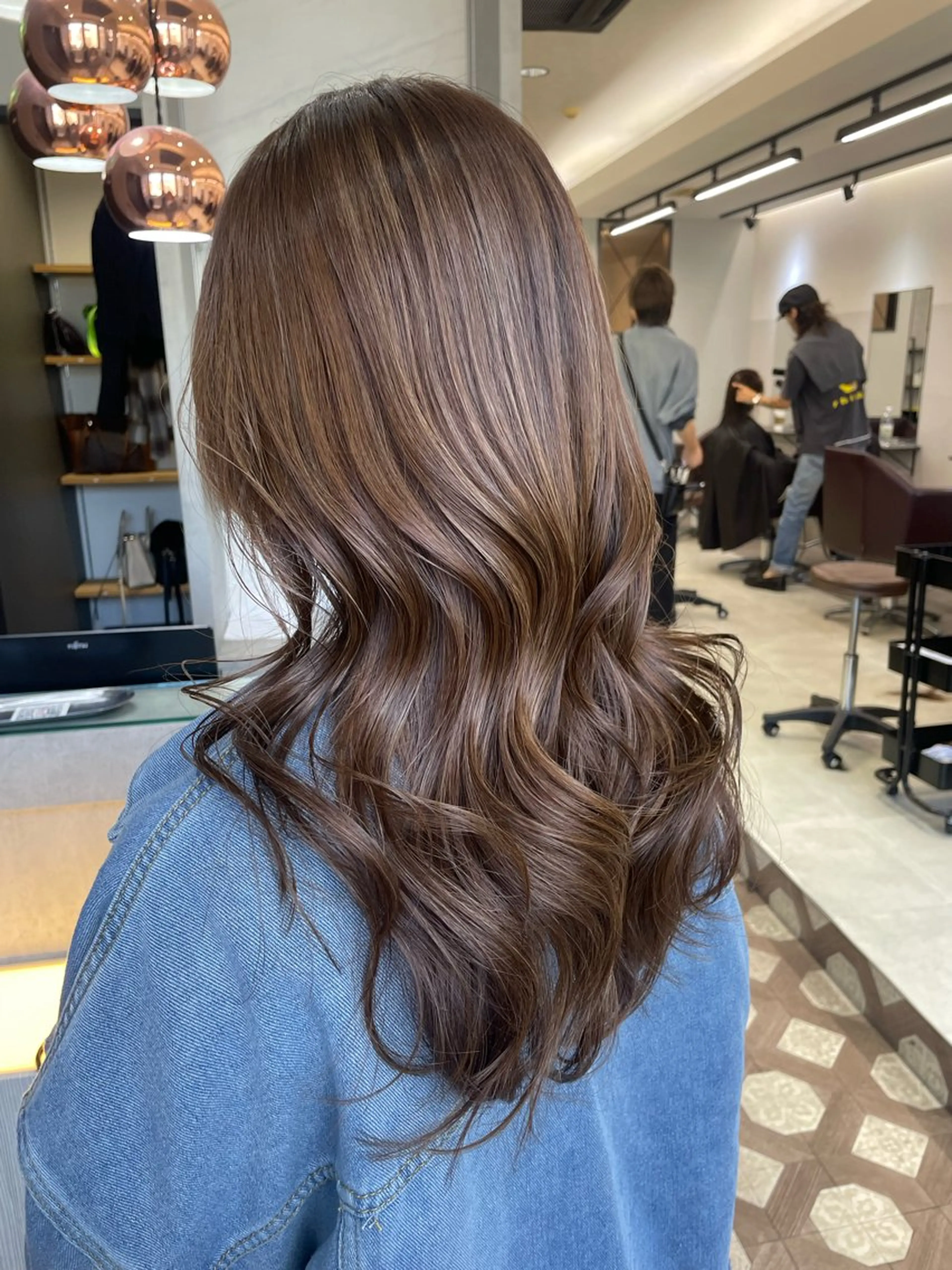 セミロング カラー ベージュカラー AIRI layer cut hairのヘアスタイル