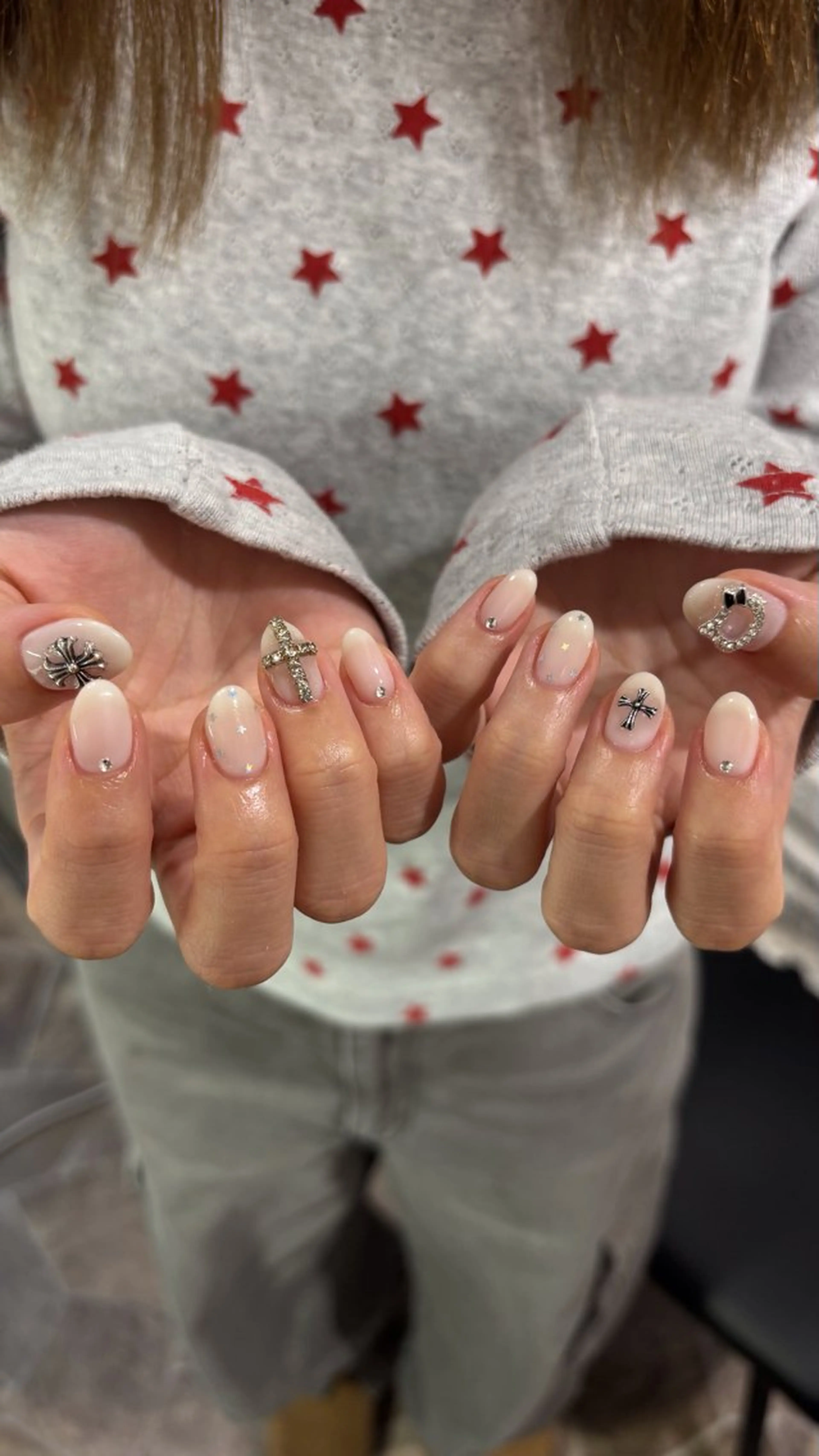 デザイン①【パーツたっぷりオフor全指スカルプオフあり】持ち込み可‼️ストーンスパールスタッズ10個まで無料‼️の写真