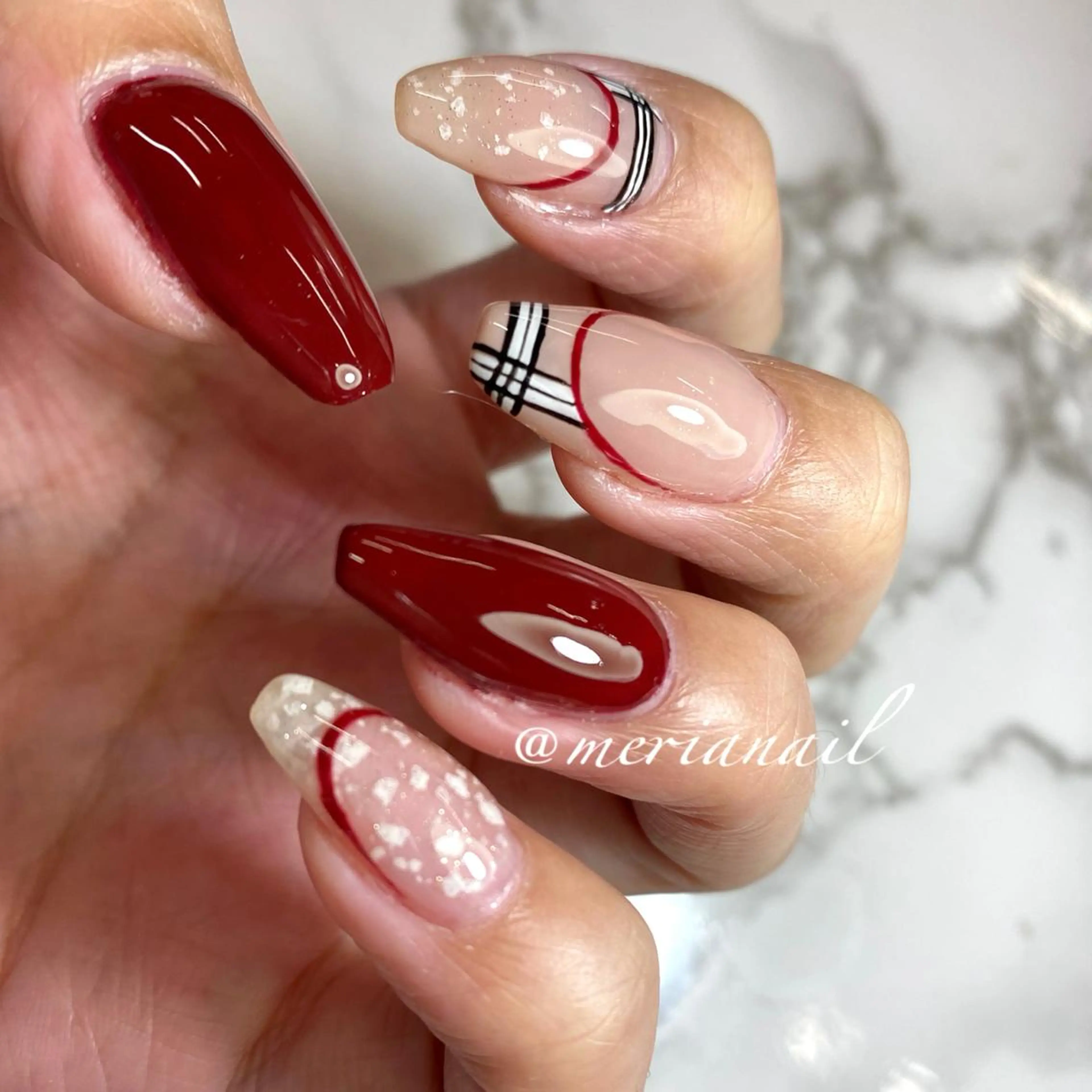 ロング カラー メンズ ネイル アイブロウ ボルドーカラー アートネイル ボルドー フレンチネイル 冬ネイル ハンドネイル INFINITY所属・INFINITY nailのネイルデザイン