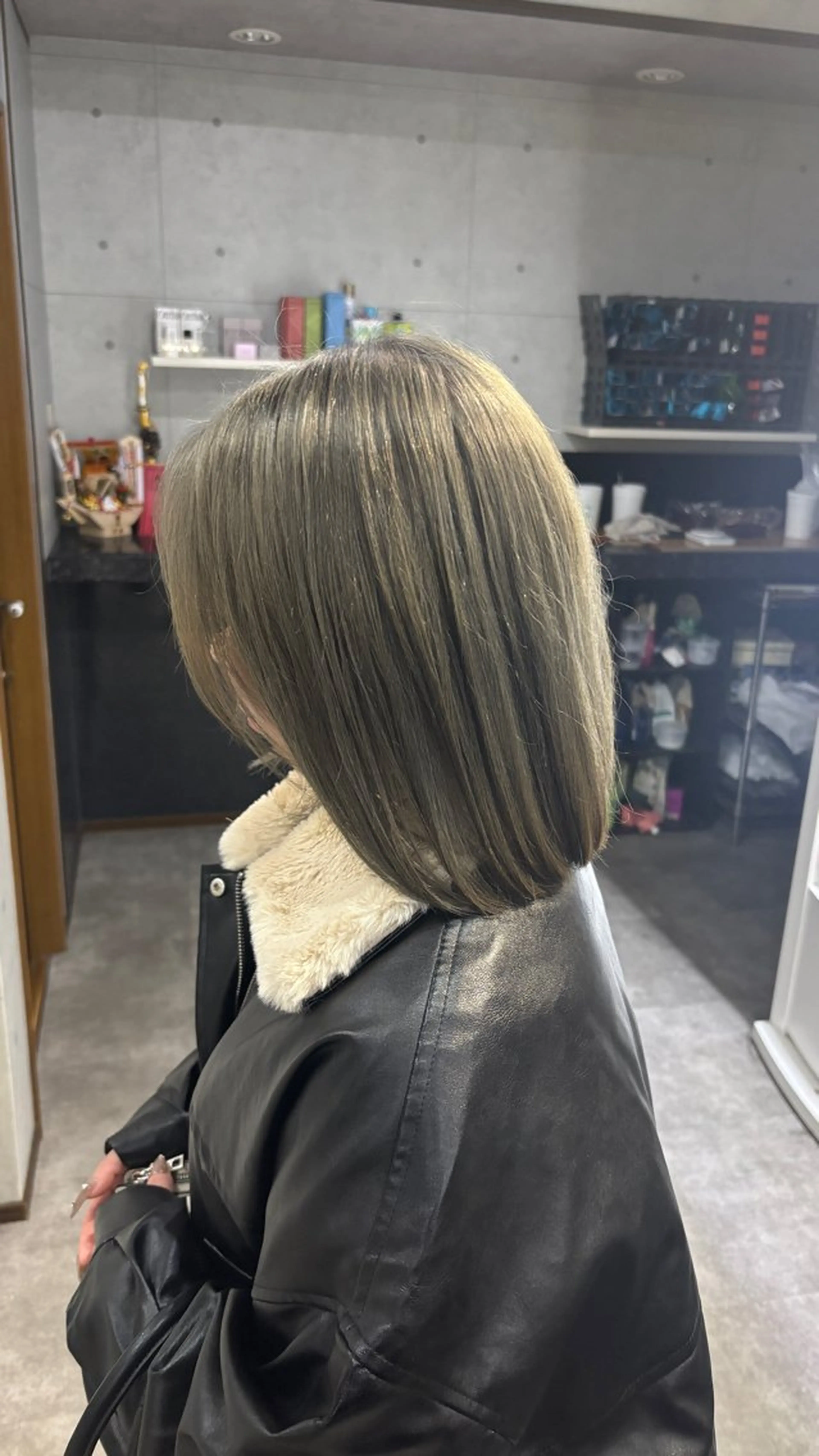 セミロング ボブ くびれヘア くせ毛 髪質改善 切りっぱなしロブ カット ヘアカラー REVE所属・REVE美容室 REVEマツエクのヘアスタイル