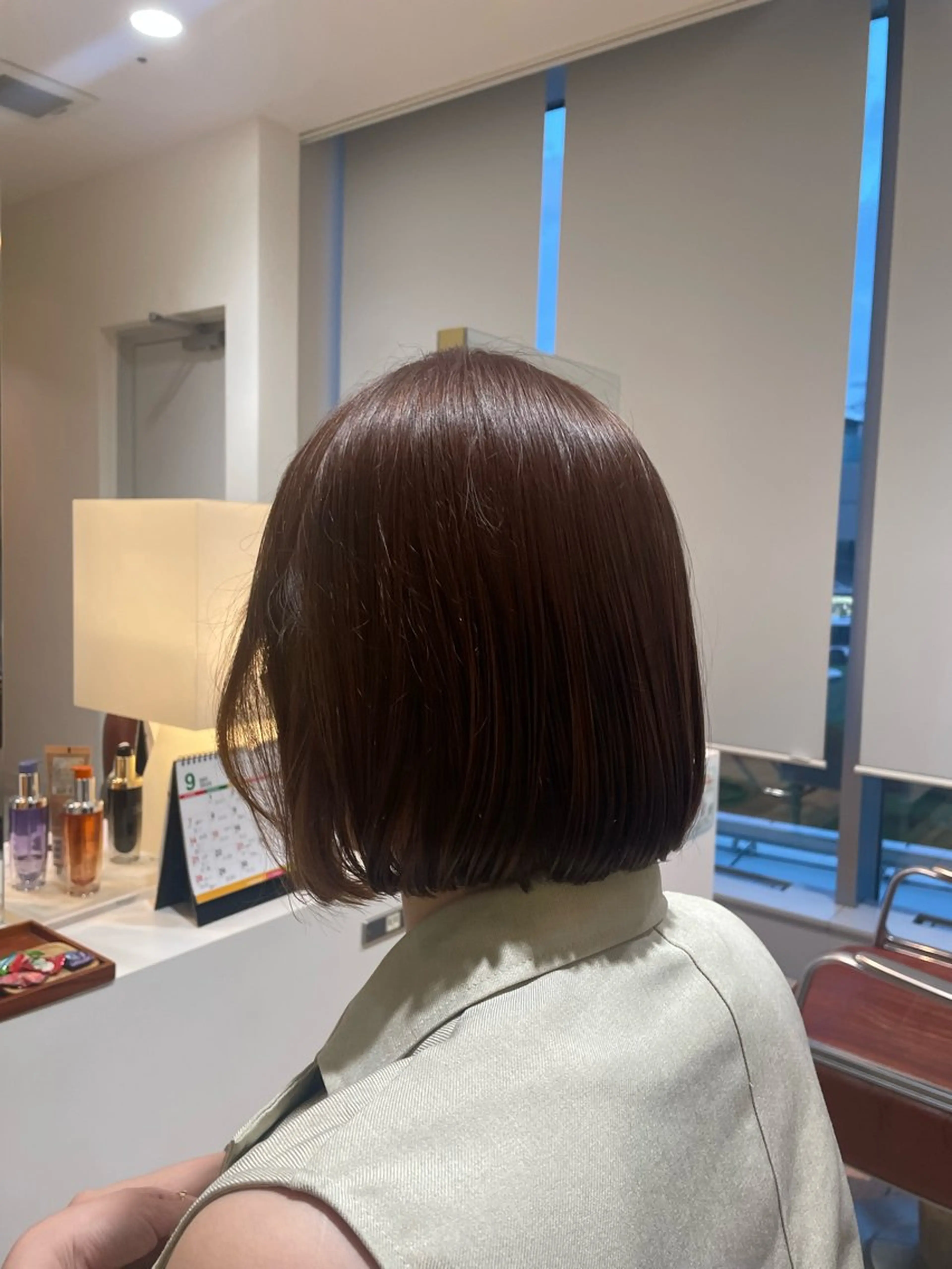 ミディアム カット ヘアカラー 平 真亜里のヘアスタイル