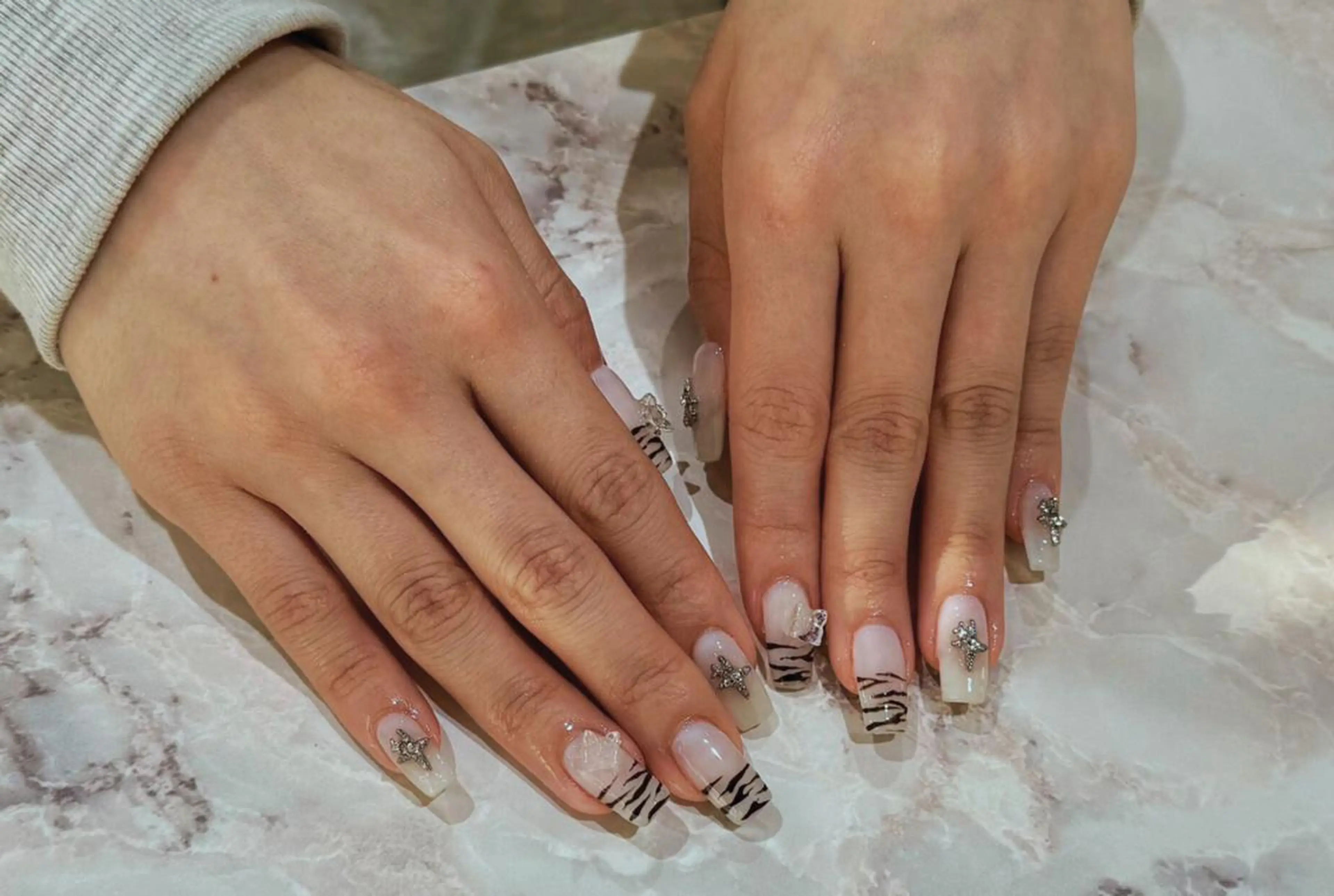 ネイル アートネイル ワンカラーネイル シンプルネイル ハンドネイル Nail Salon Lindaのネイルデザイン