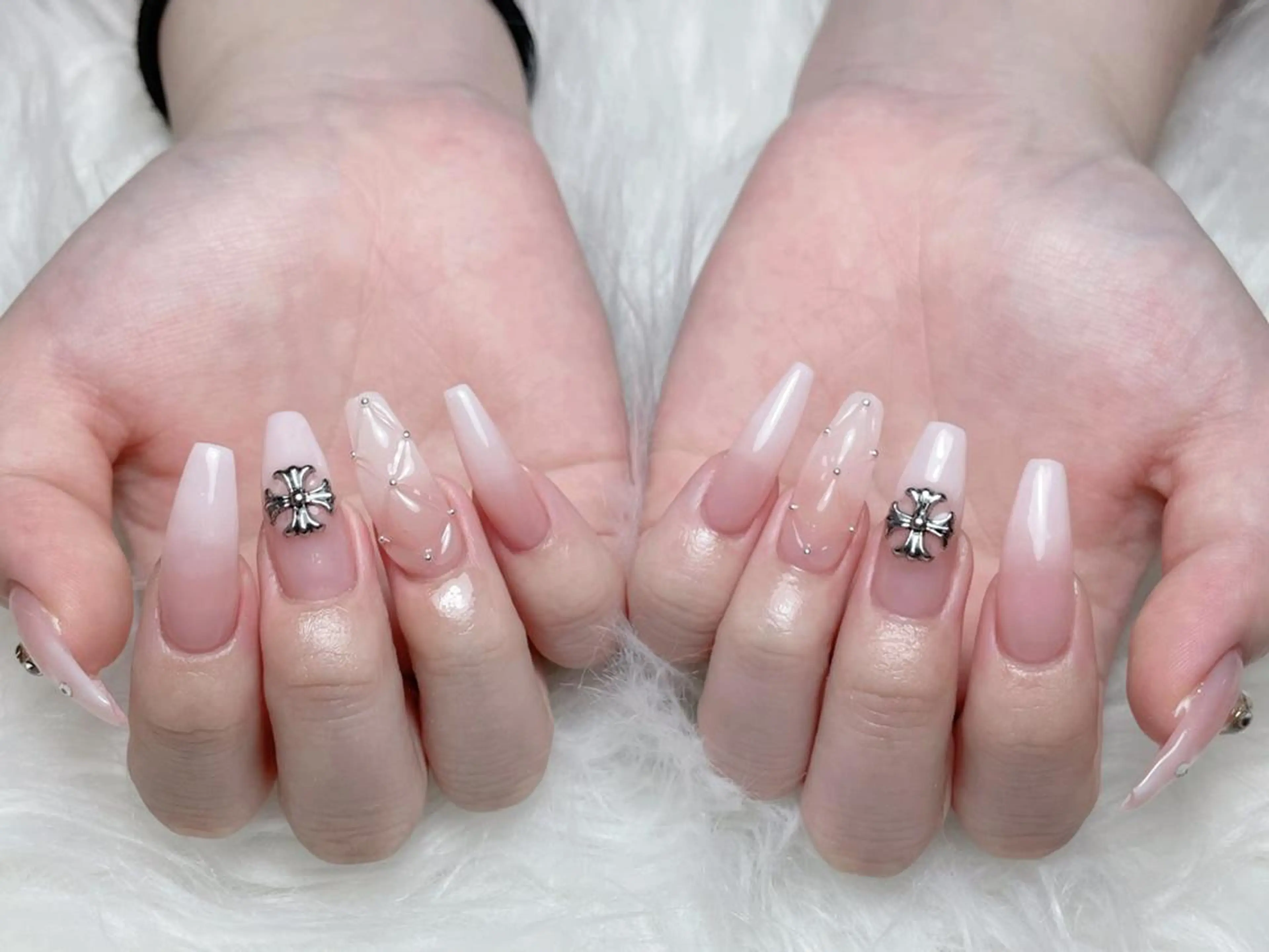 ネイル 長さ出し フレンチネイル グラデーション 卒業式 マグネットネイル ハンドネイル MIHANA SAKURAのネイルデザイン