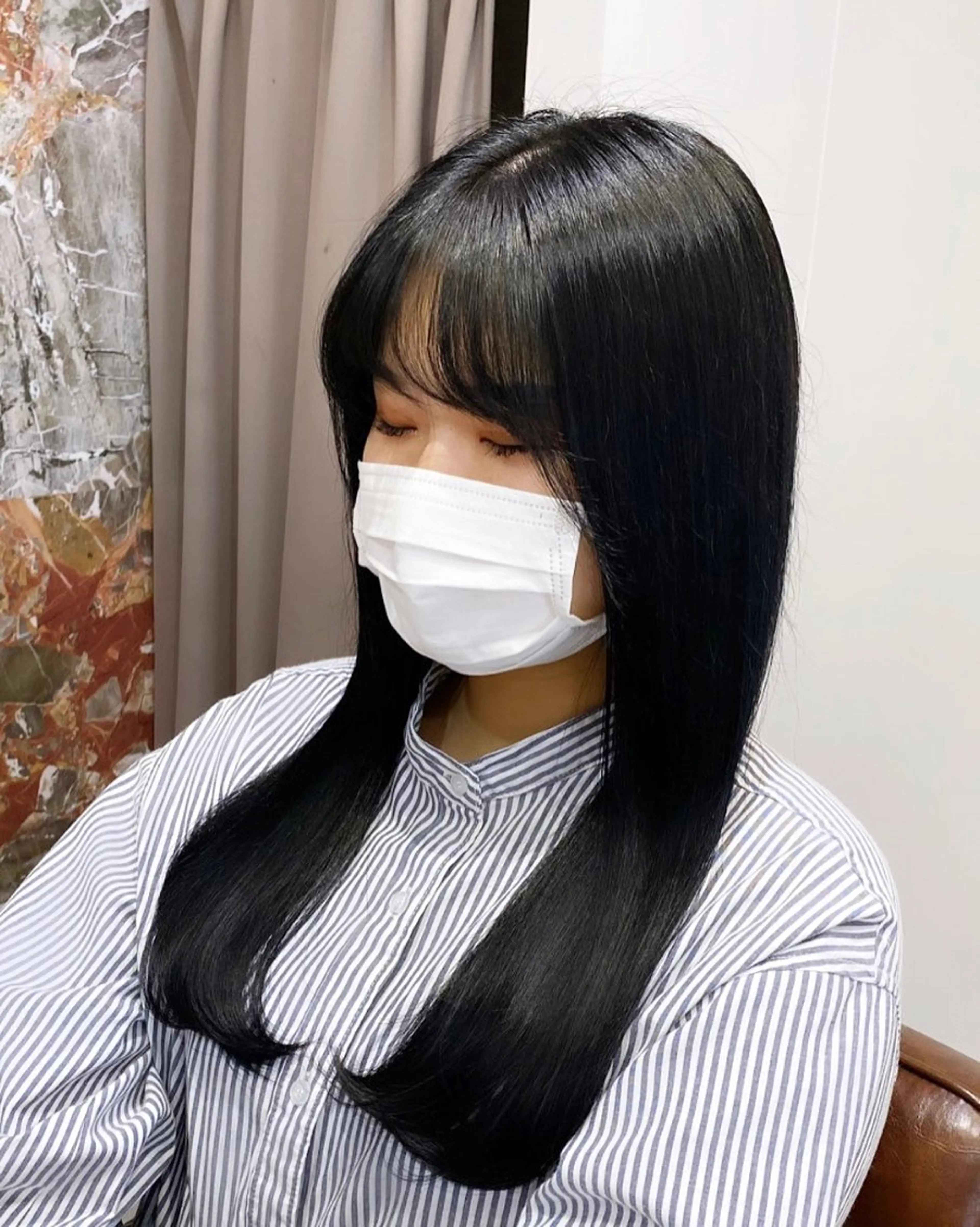 カラー 黒髪 ブルーカラー ブルーブラック calna 古賀 菜摘のヘアスタイル