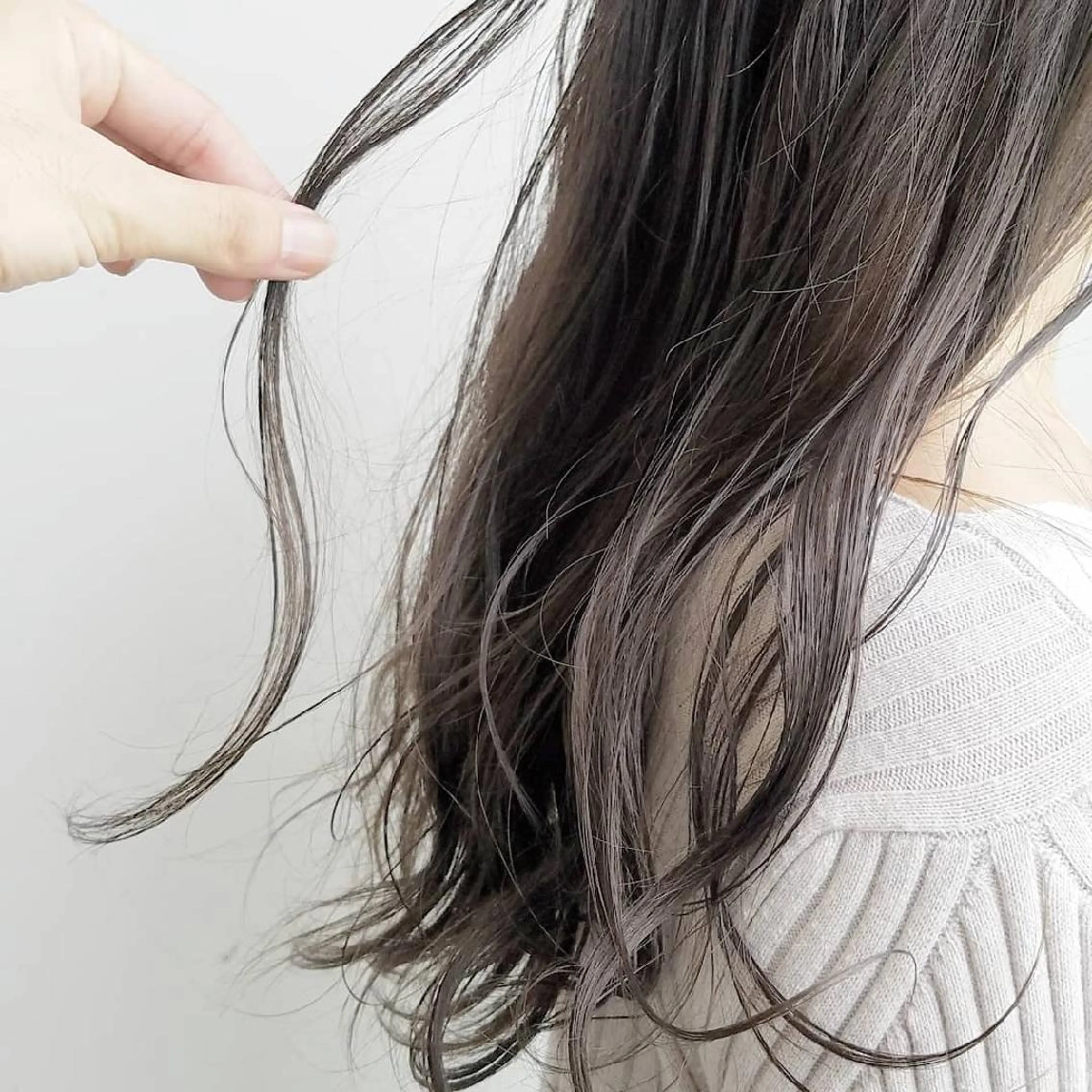 ミディアム カラー ネイル パーマ ヘアアレンジ マツエク・マツパ 透明感カラー グレージュ iplus✴ まつげ、眉毛、耳つぼのマツエク・マツパデザイン